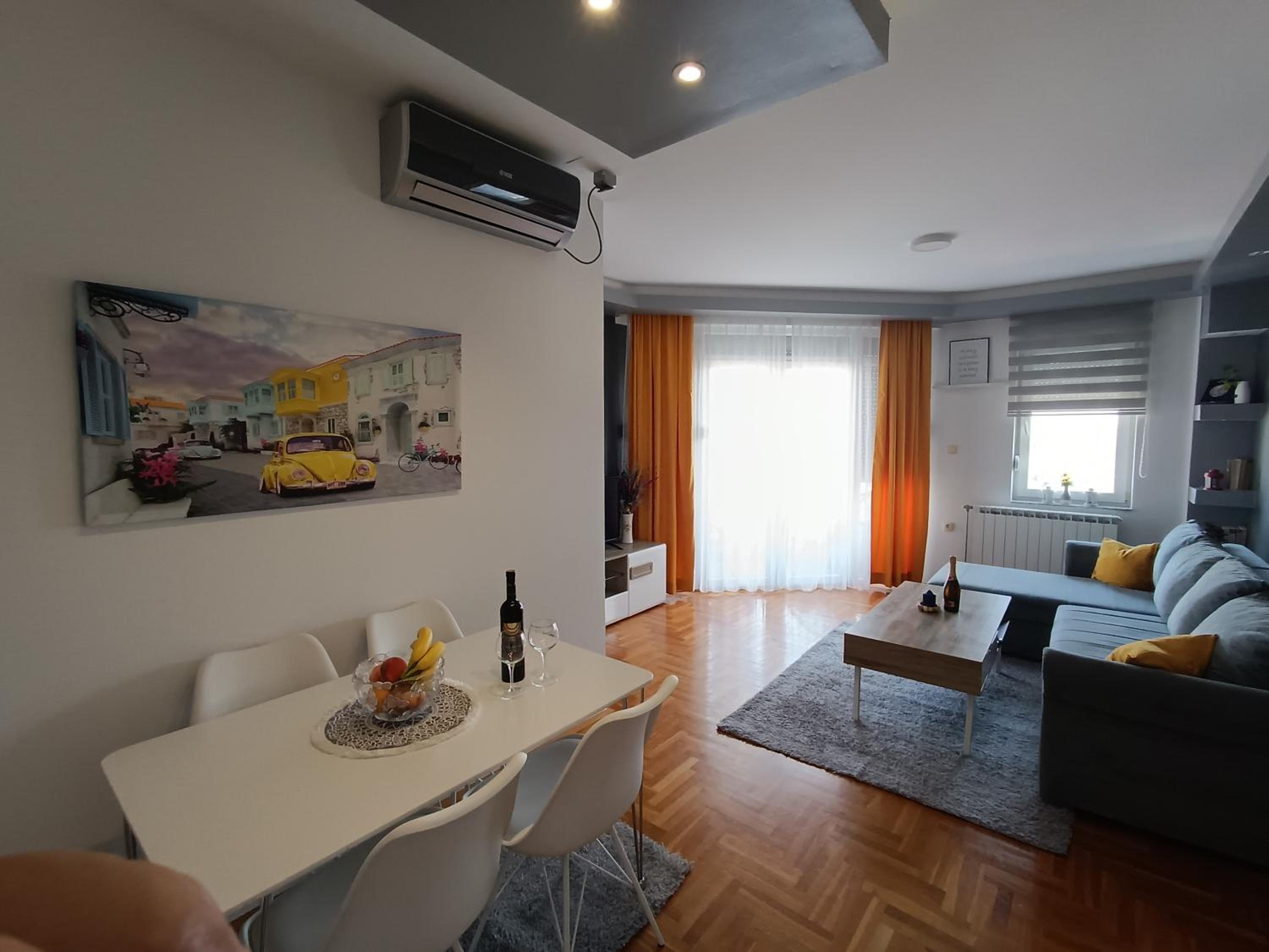 One-Bedroom Apartment photo 1
