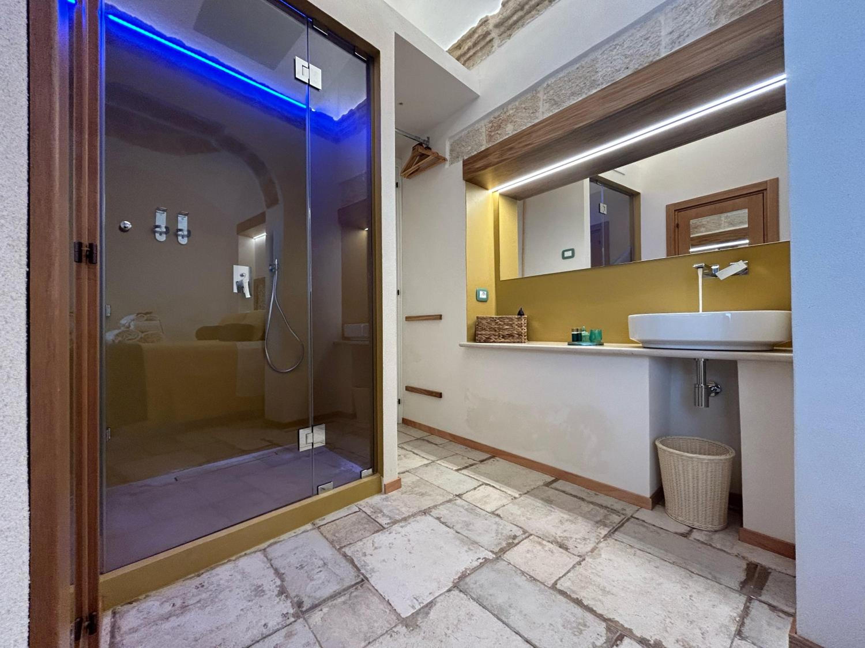 Double Room with Patio photo 3