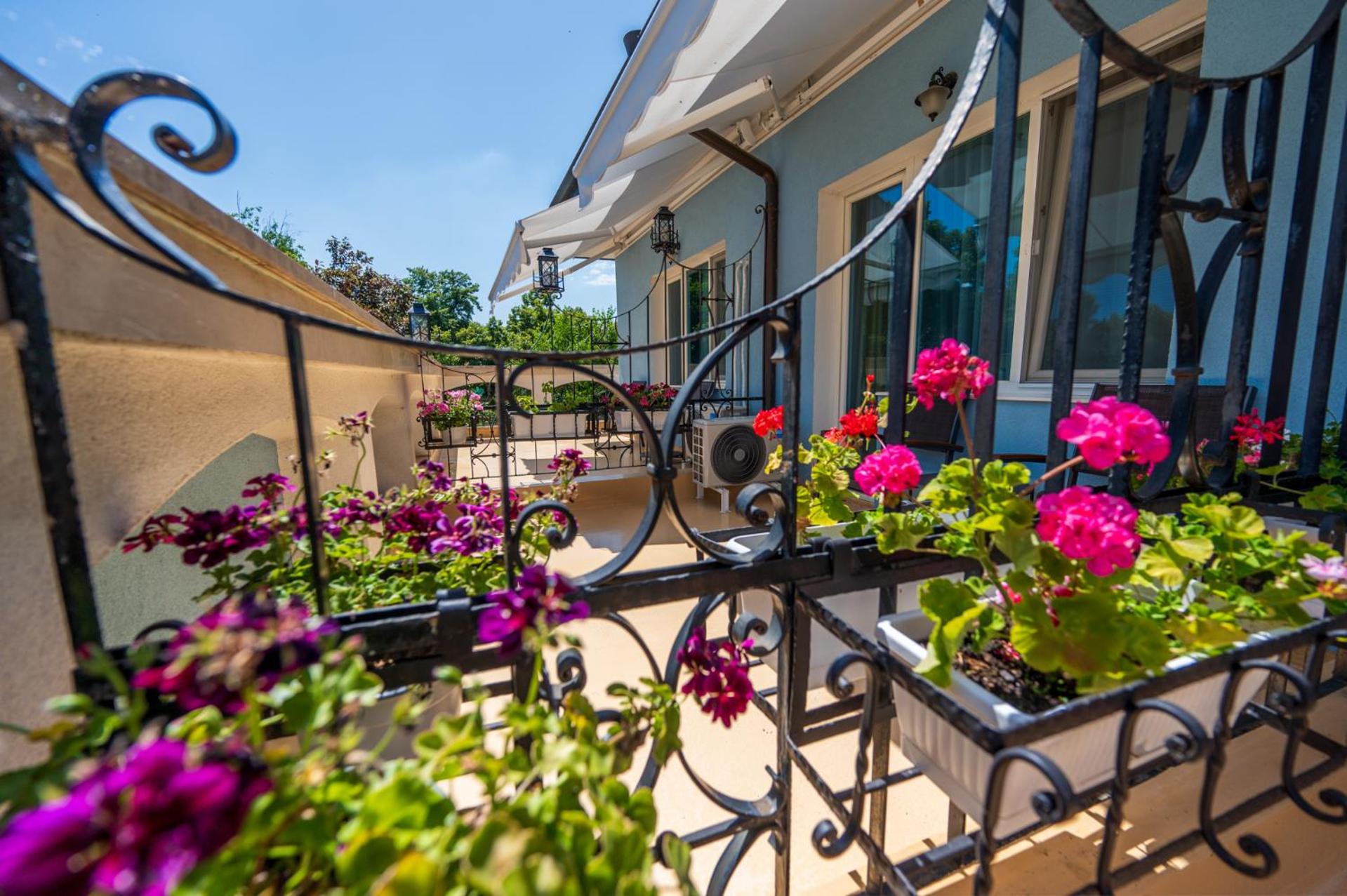 Deluxe Double Room with Balcony photo 2