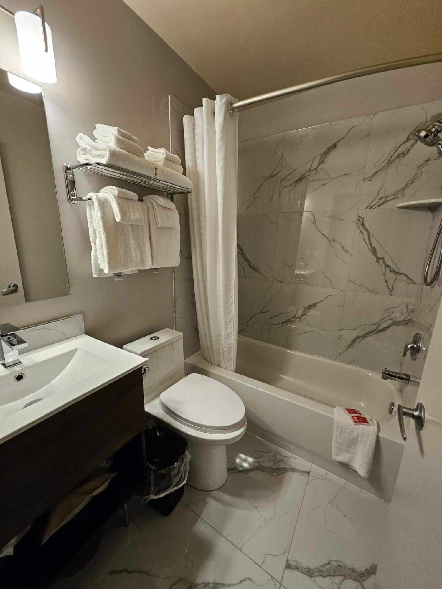 Standard Queen Room - Non Smoking - Photo 5