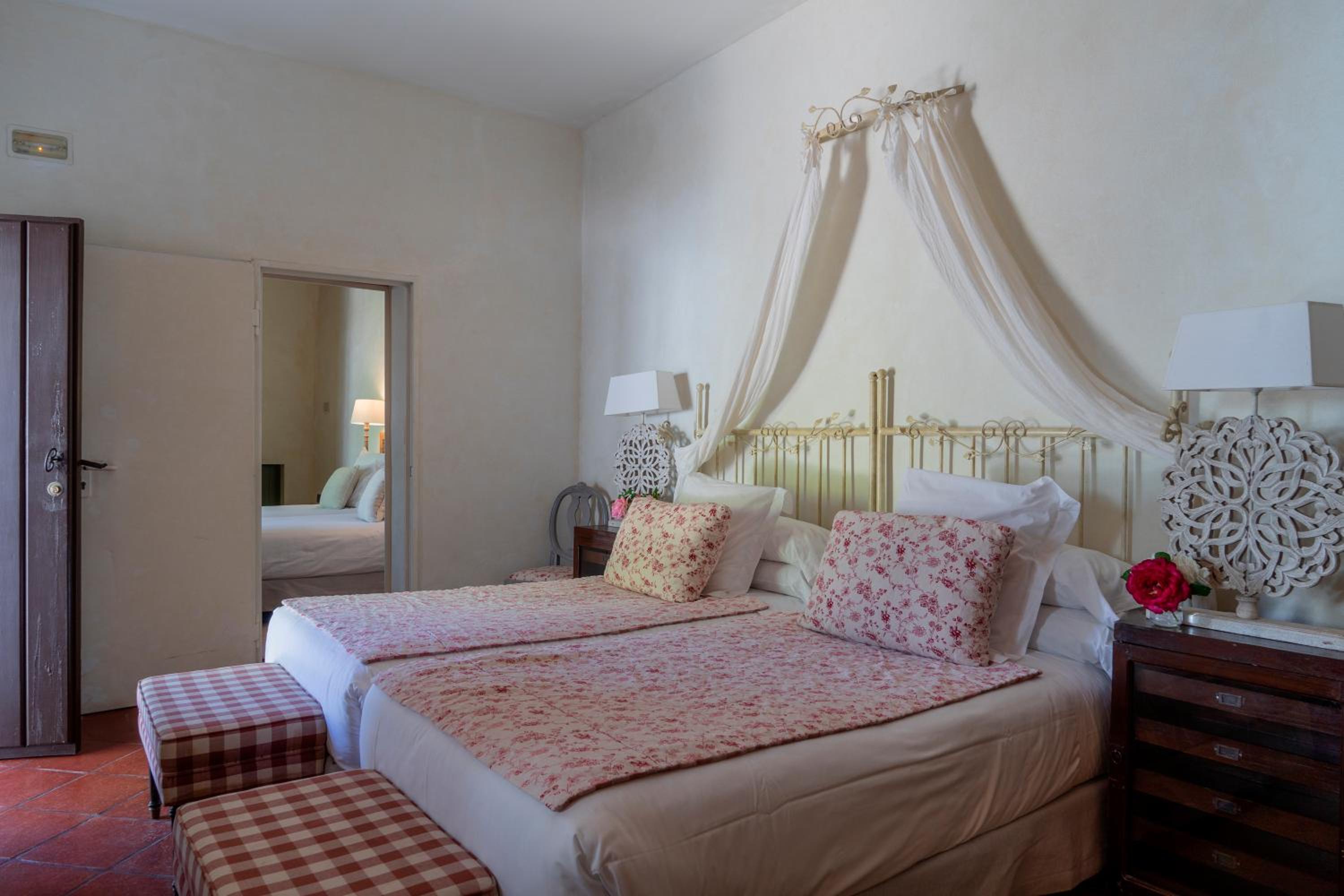 Superior Double Room - Photo 11