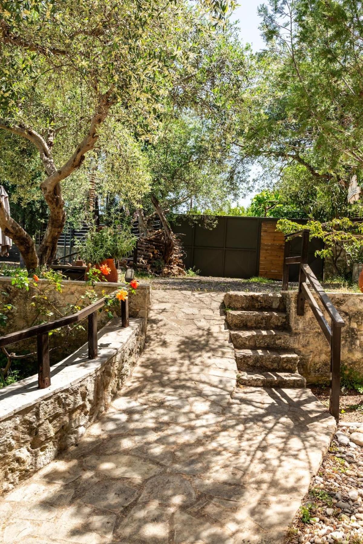 Villa with Private Pool - Photo 25