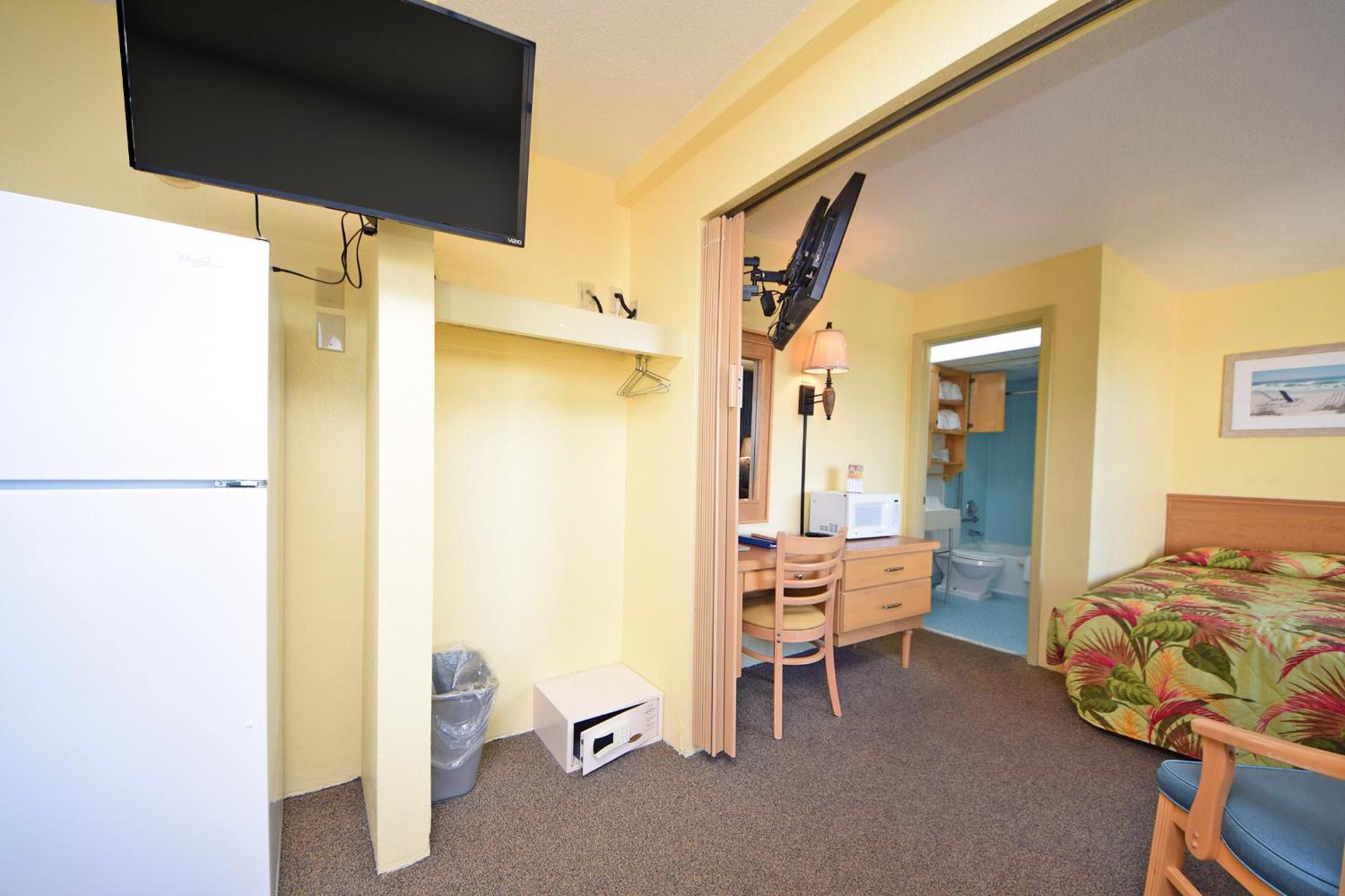 1 Bedroom Pool/Boulevard View with 2 Double Beds - H