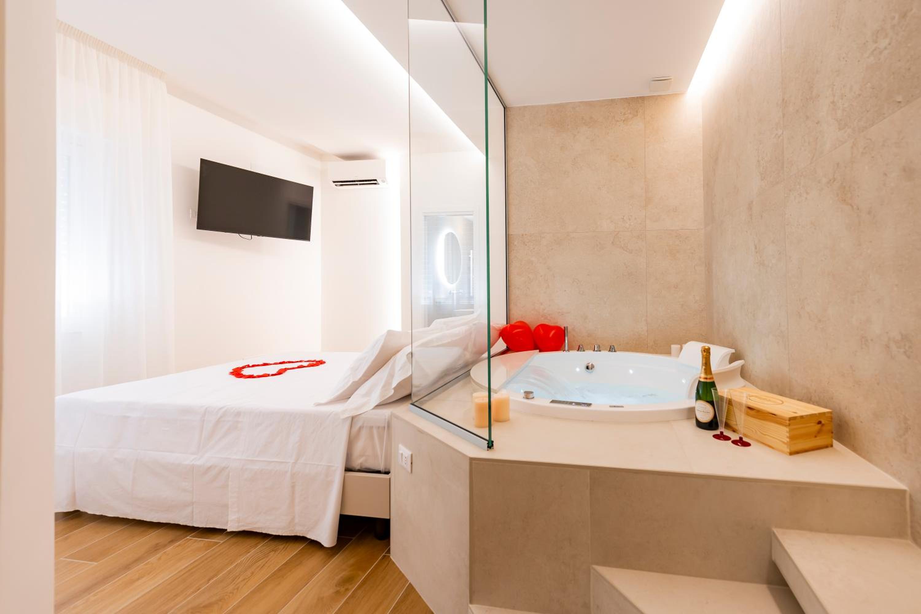 Double Room with Spa Bath photo 1