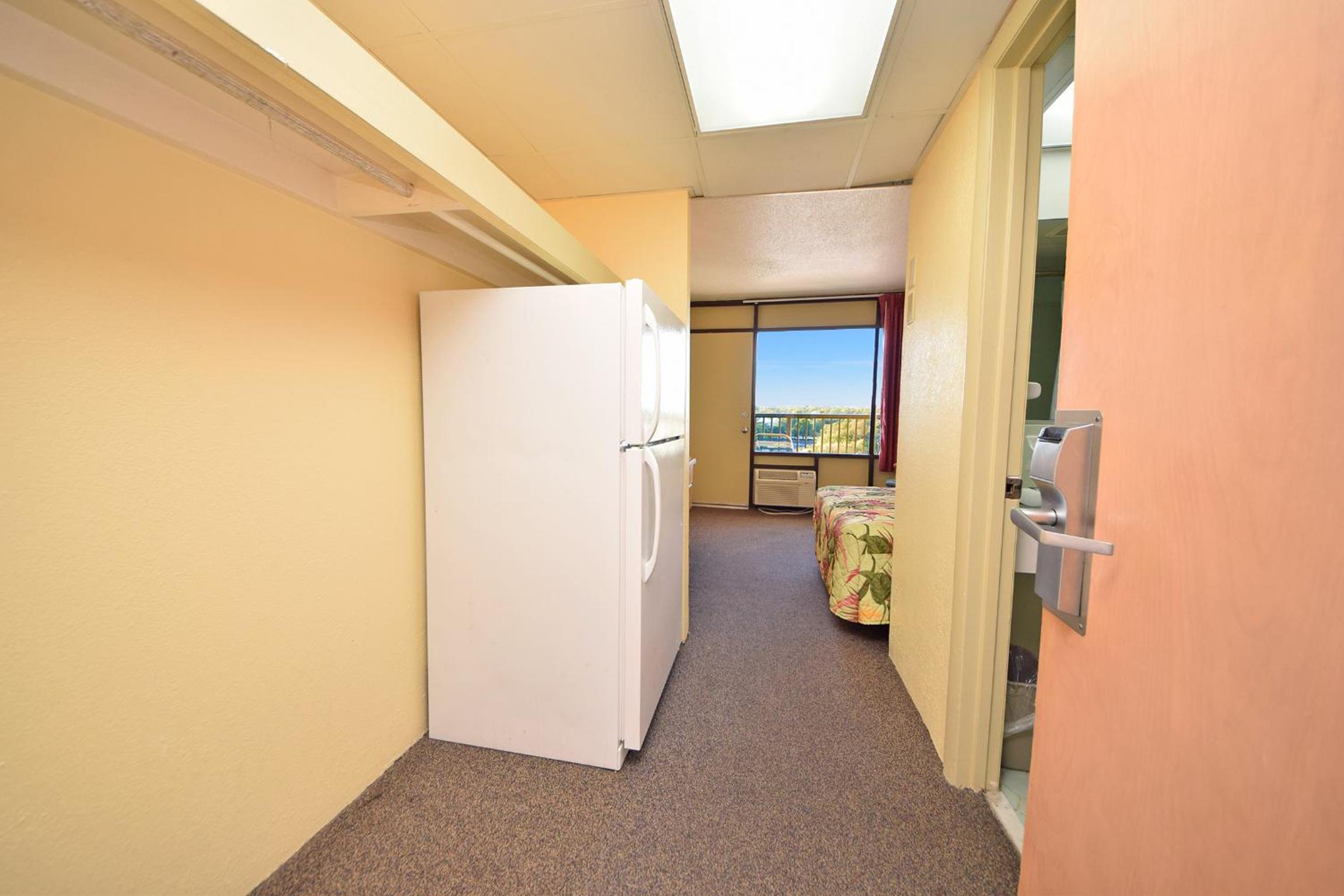 2 Bedroom Pool/Boulevard View with 1 Queen Bed and 1 Double Bed - G