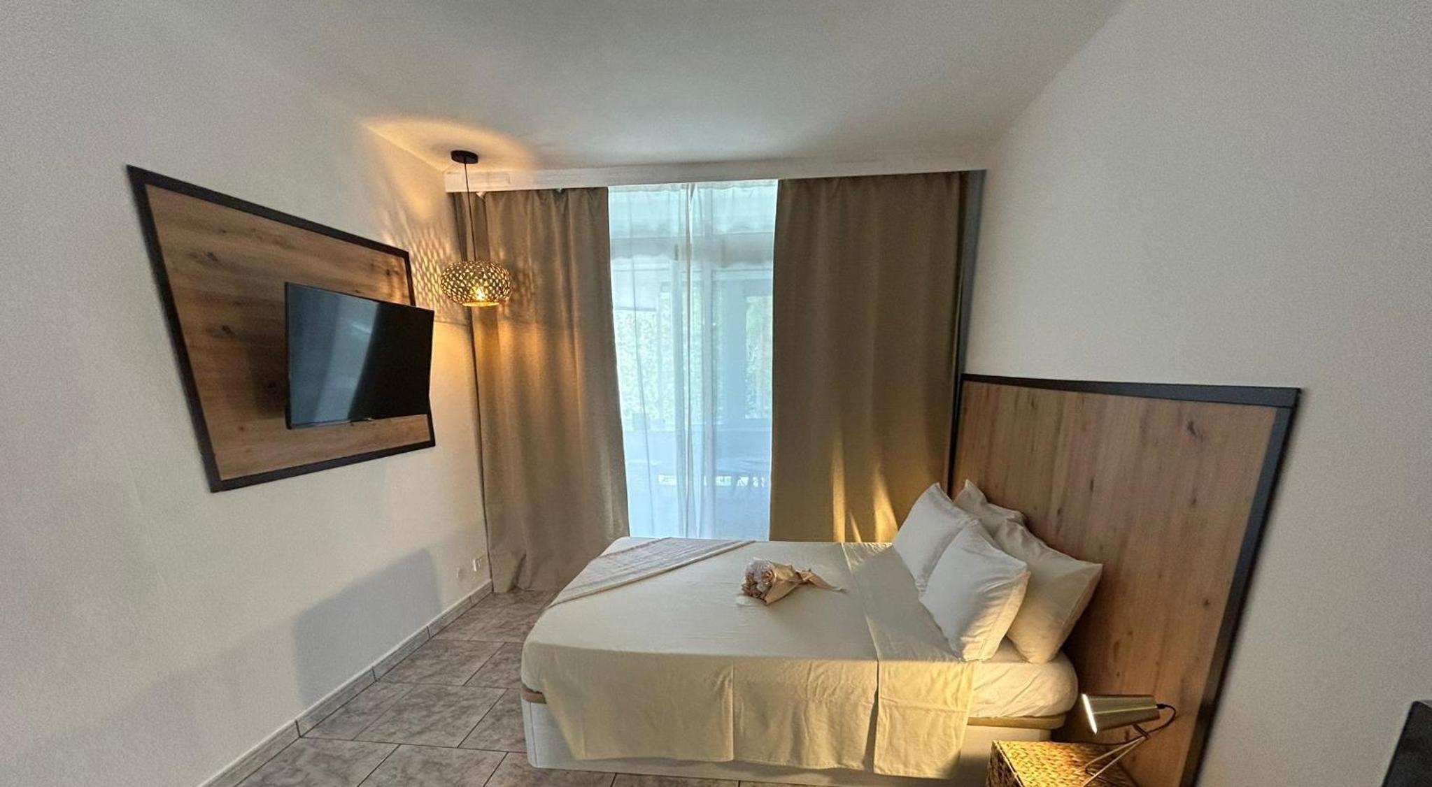 Suite Queen con vista a la piscina