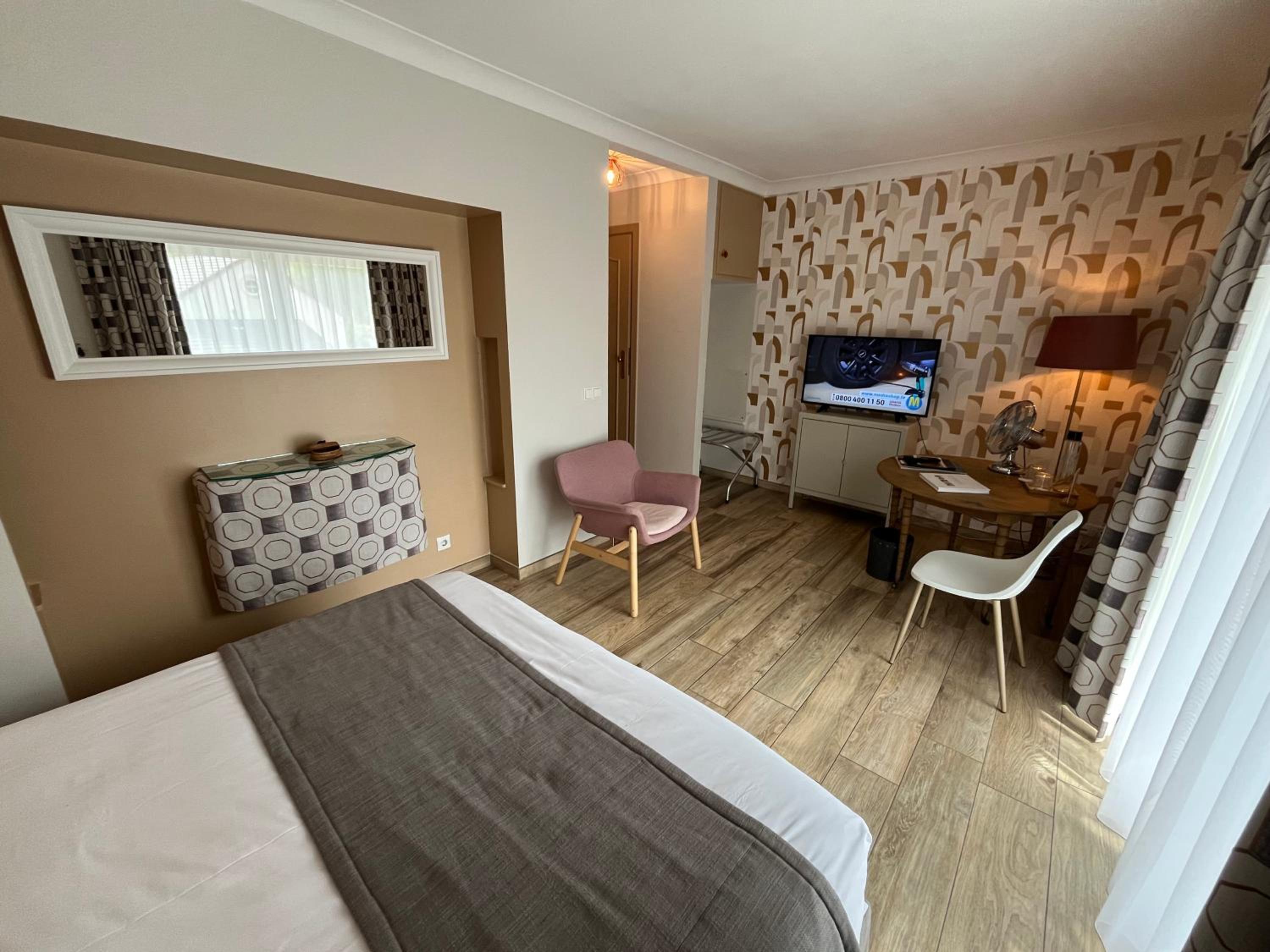 Standard Double Room - Photo 8