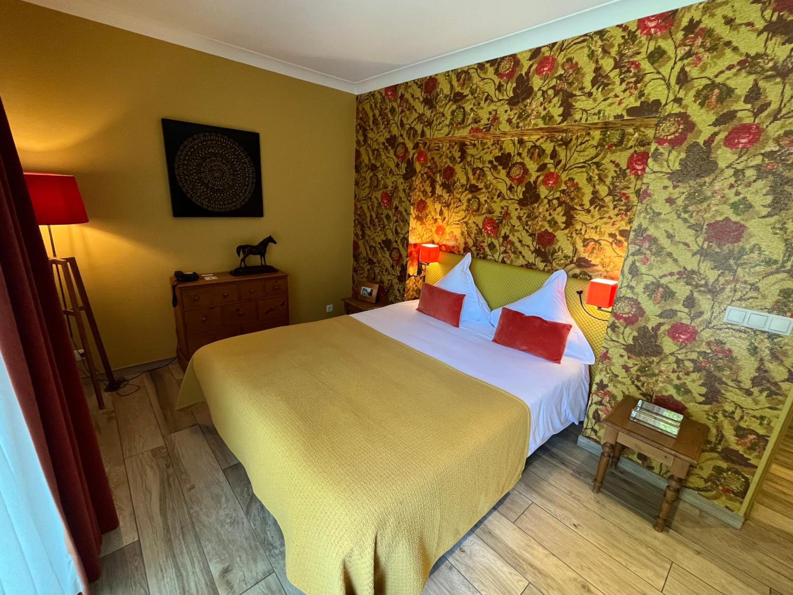 Double Room with Garden View - Photo 10