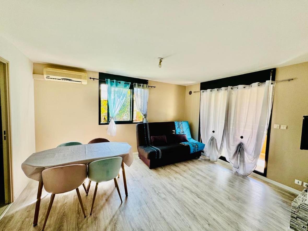 One-Bedroom Apartment with Garden View photo 2