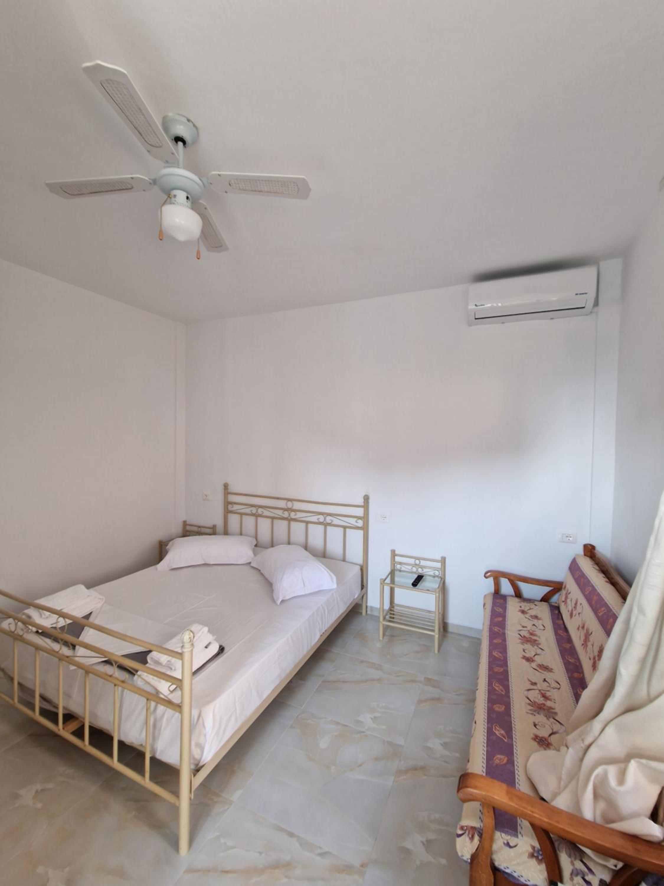 Studio Apartment with One Double Bed photo 2