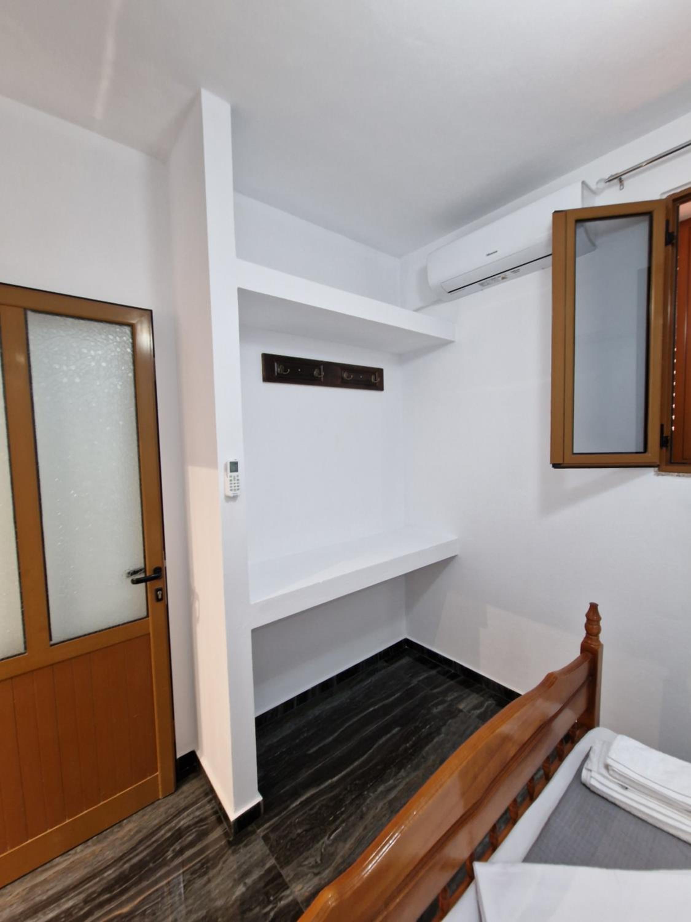 One-Bedroom Apartment with Balcony and Sea View photo 3