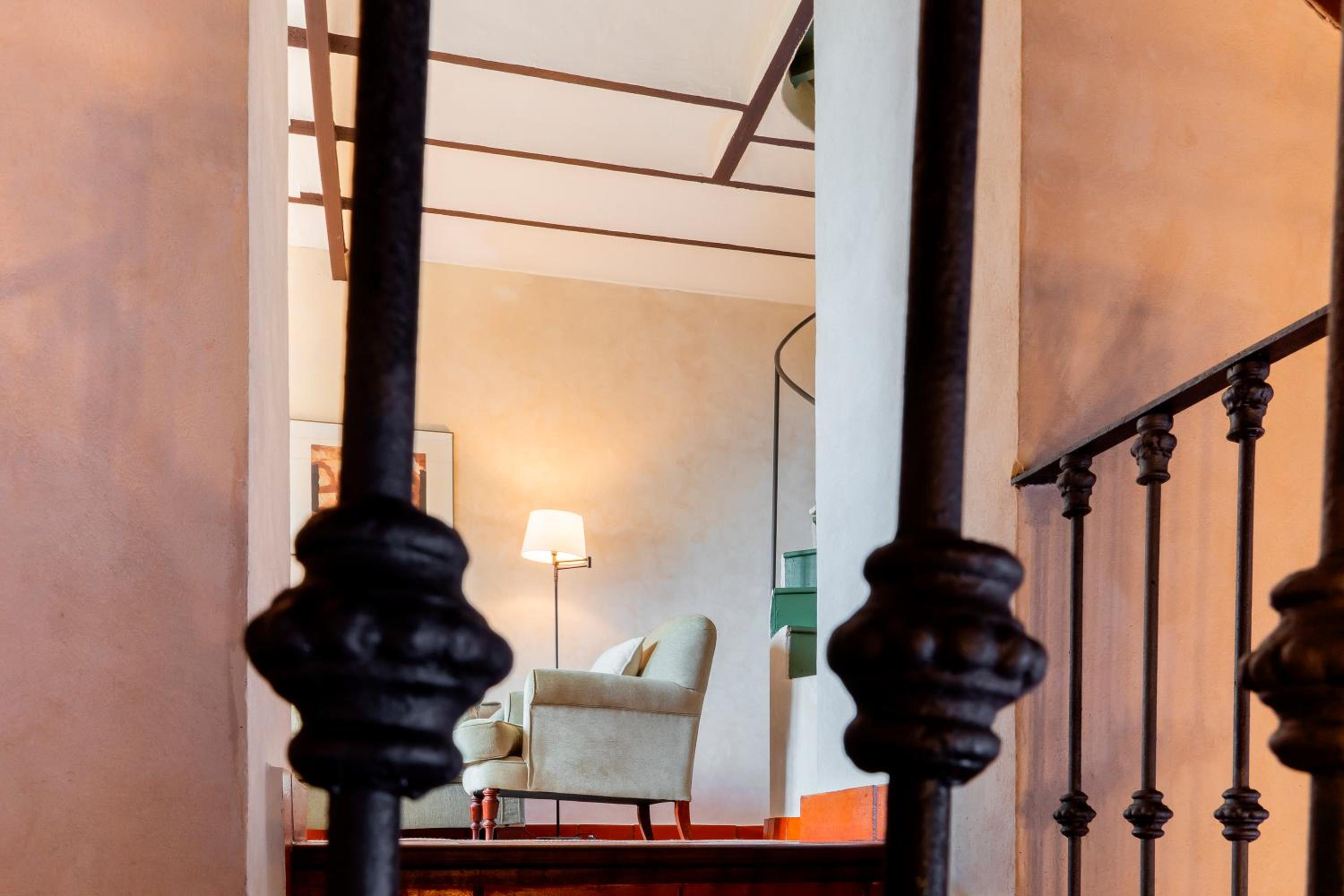Suite Room - Photo 12