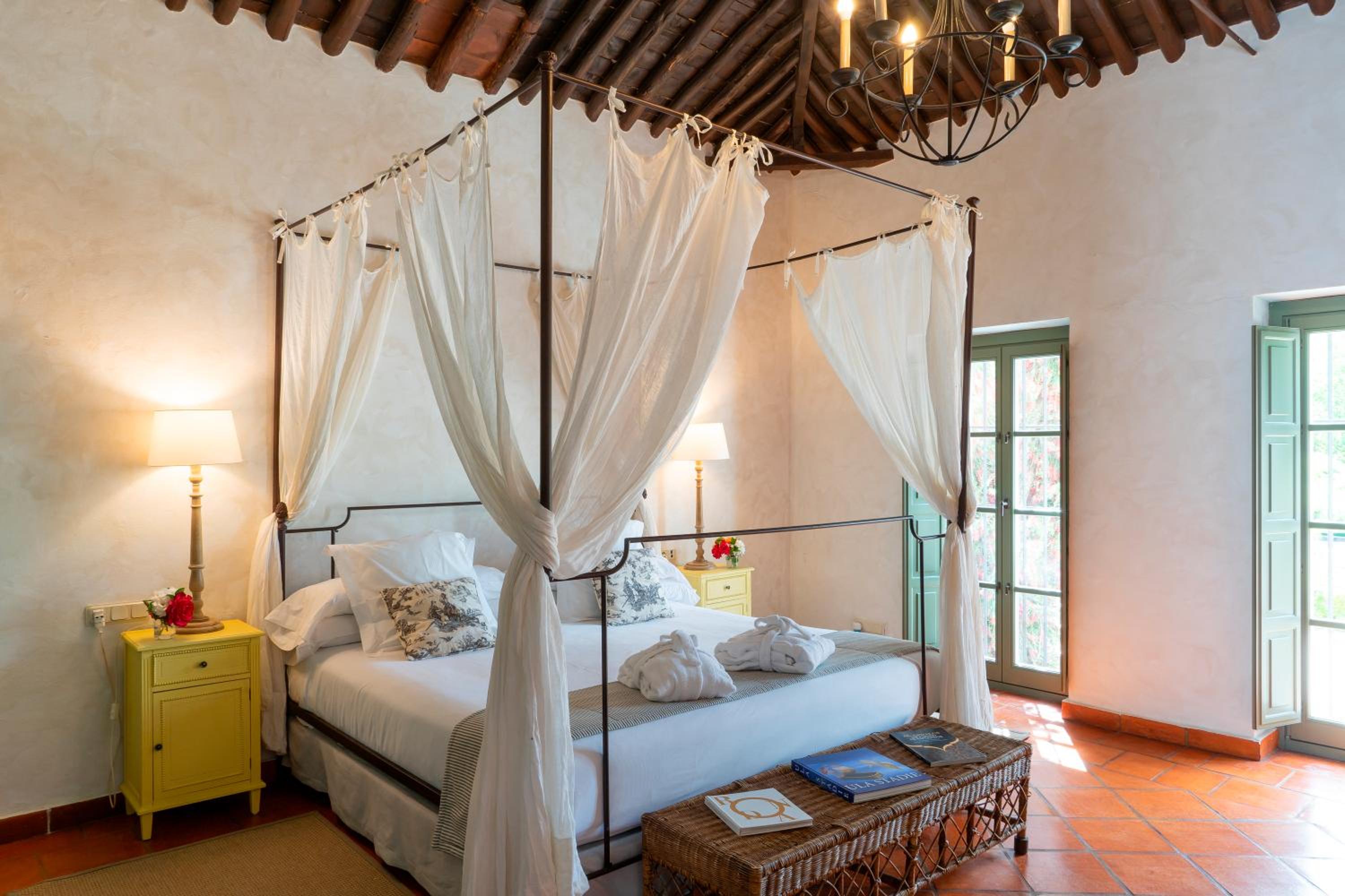 Suite Room - Photo 1