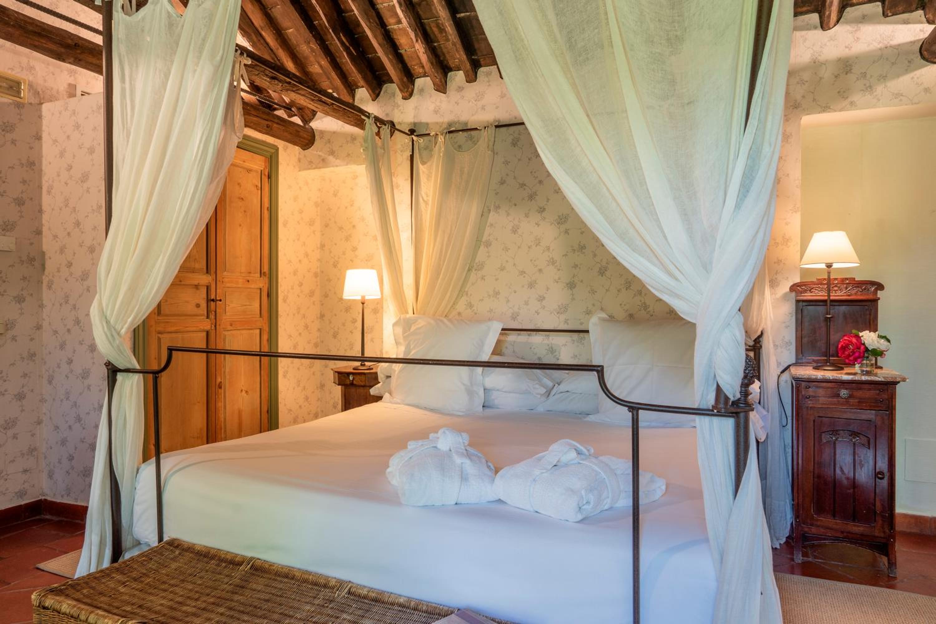 Suite Room - Photo 18