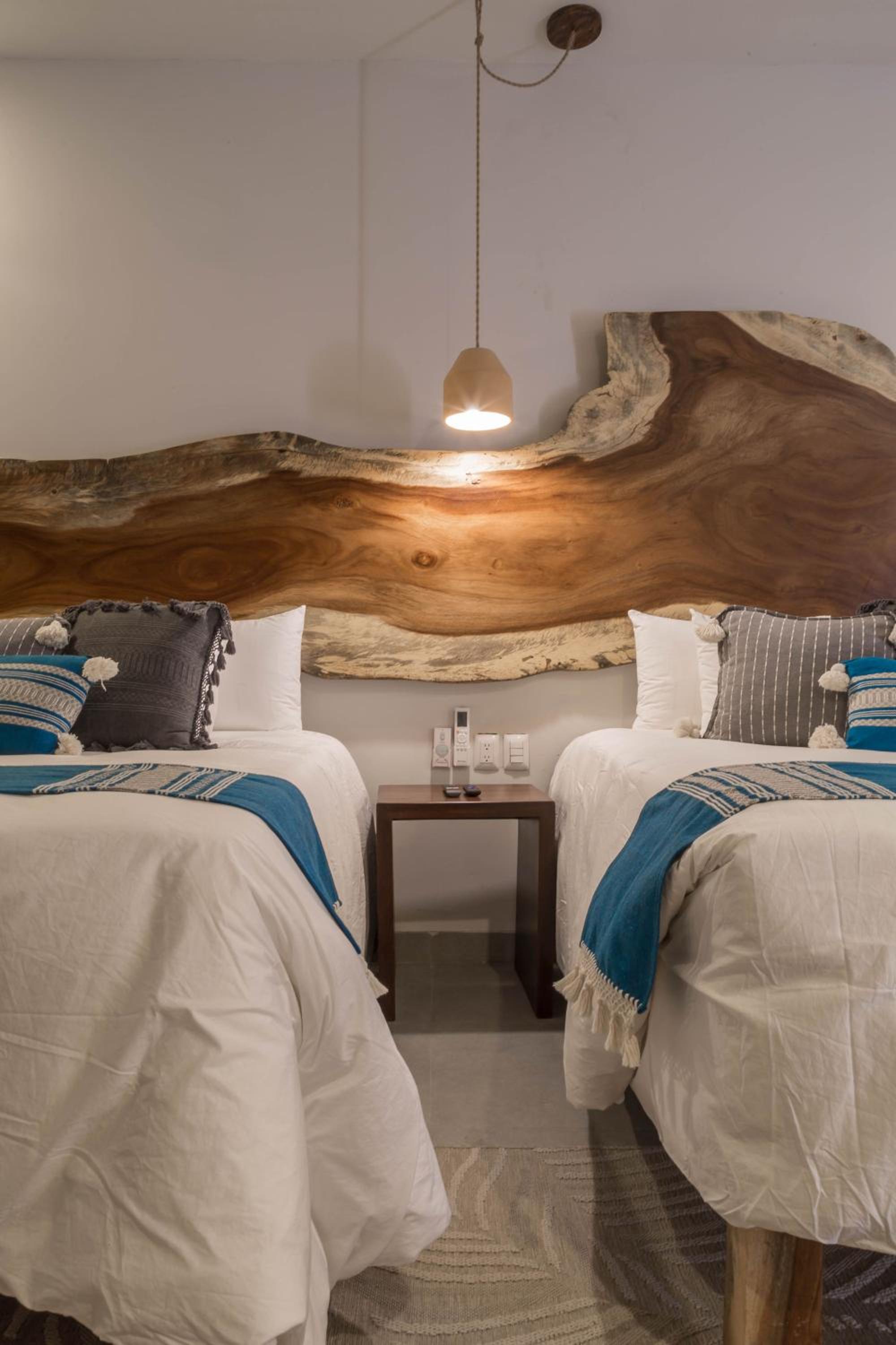 Deluxe Suite with Sea View - Photo 16