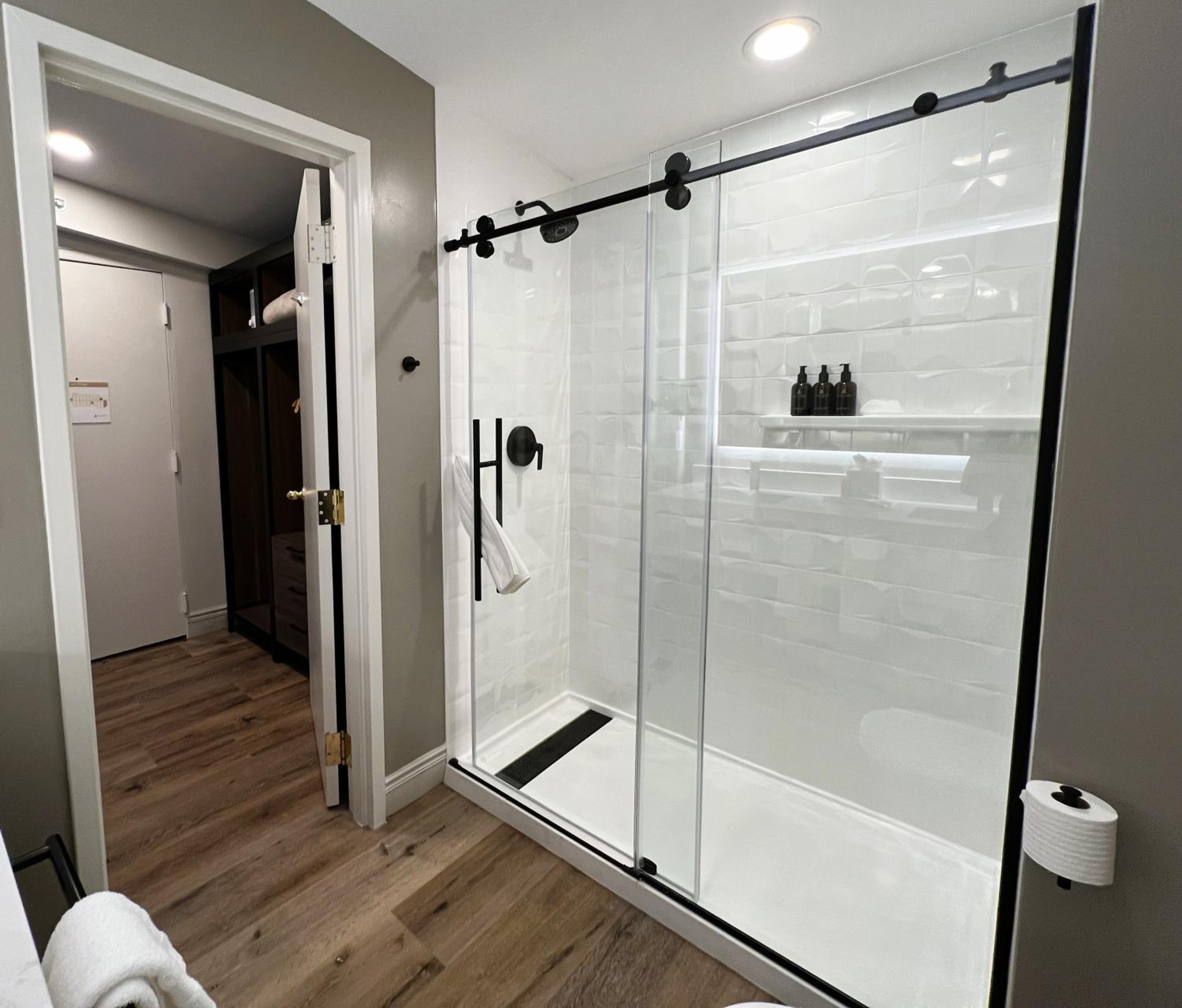  King Suite with Mountain View - Photo 6