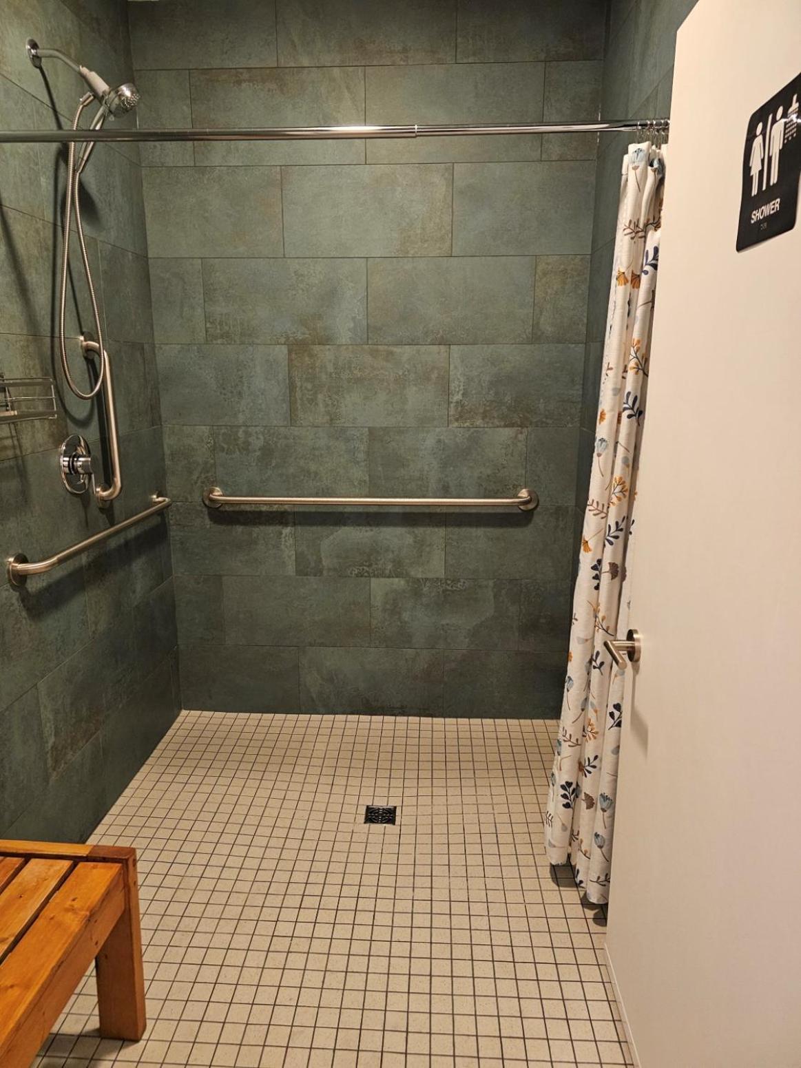 Private Queen Room photo 2