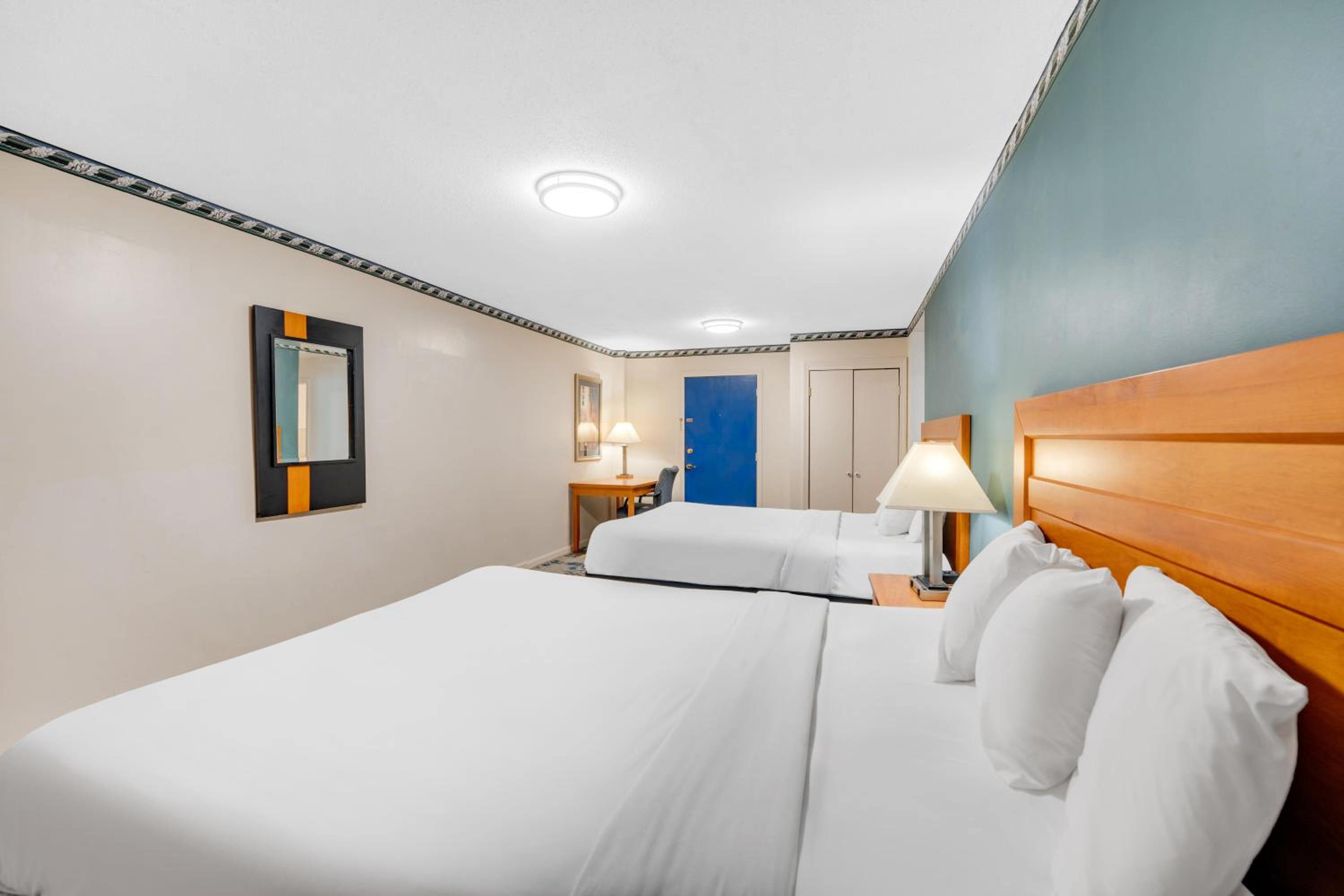 3 Queen Beds Non-Smoking - Photo 4