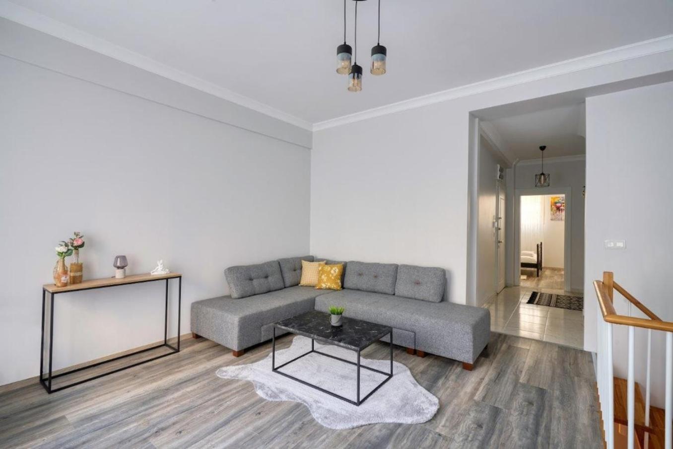 Three-Bedroom Apartment photo 2