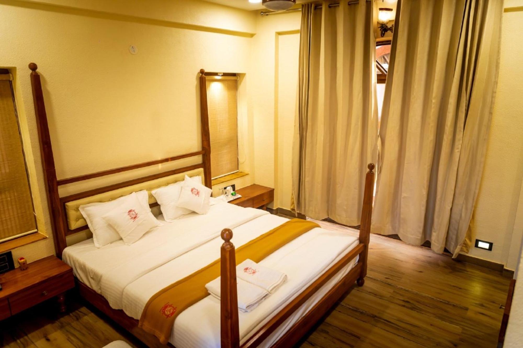 Deluxe Room - Photo 10