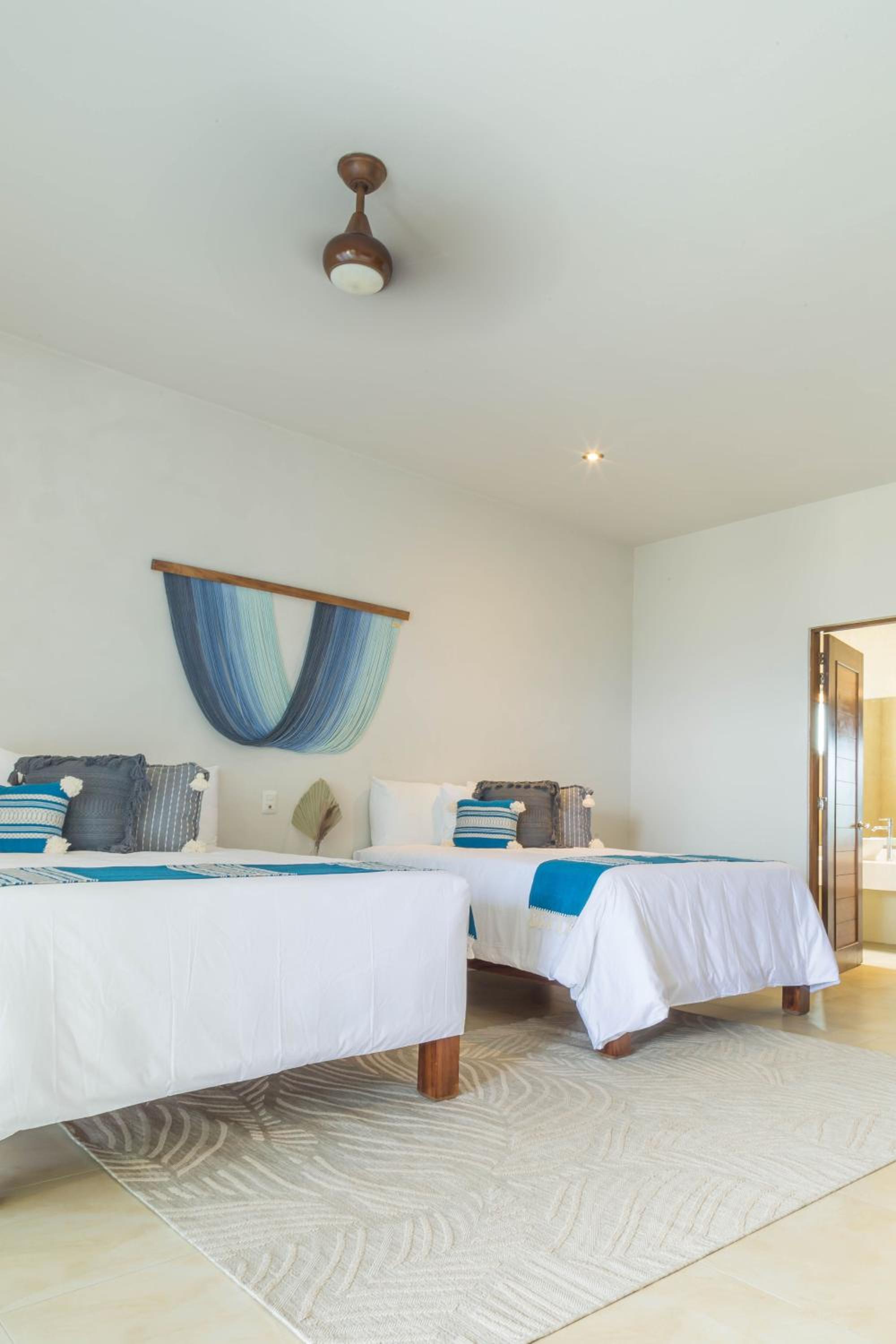 Double Room with Sea View - Photo 10