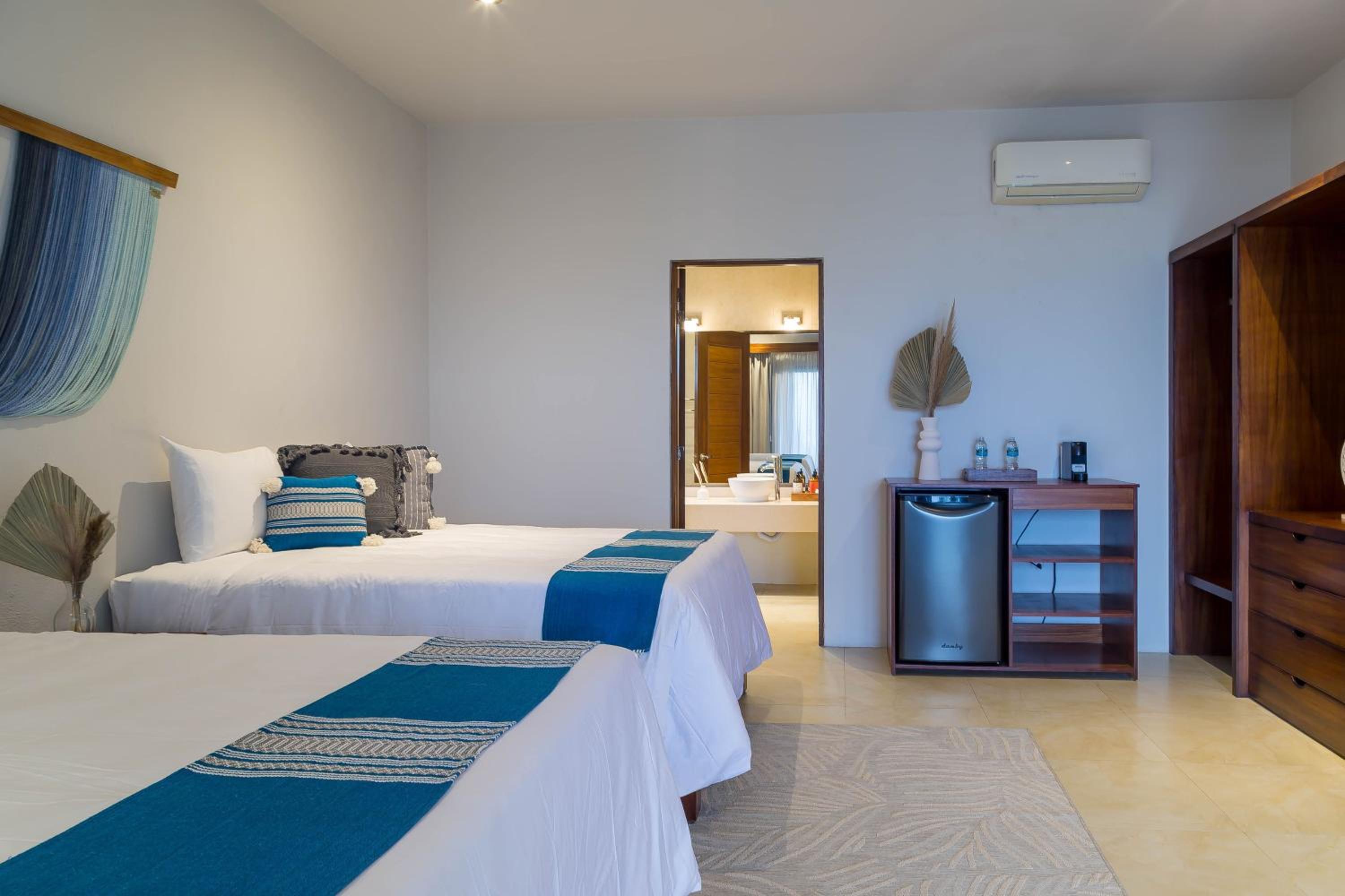 Double Room with Sea View - Photo 7