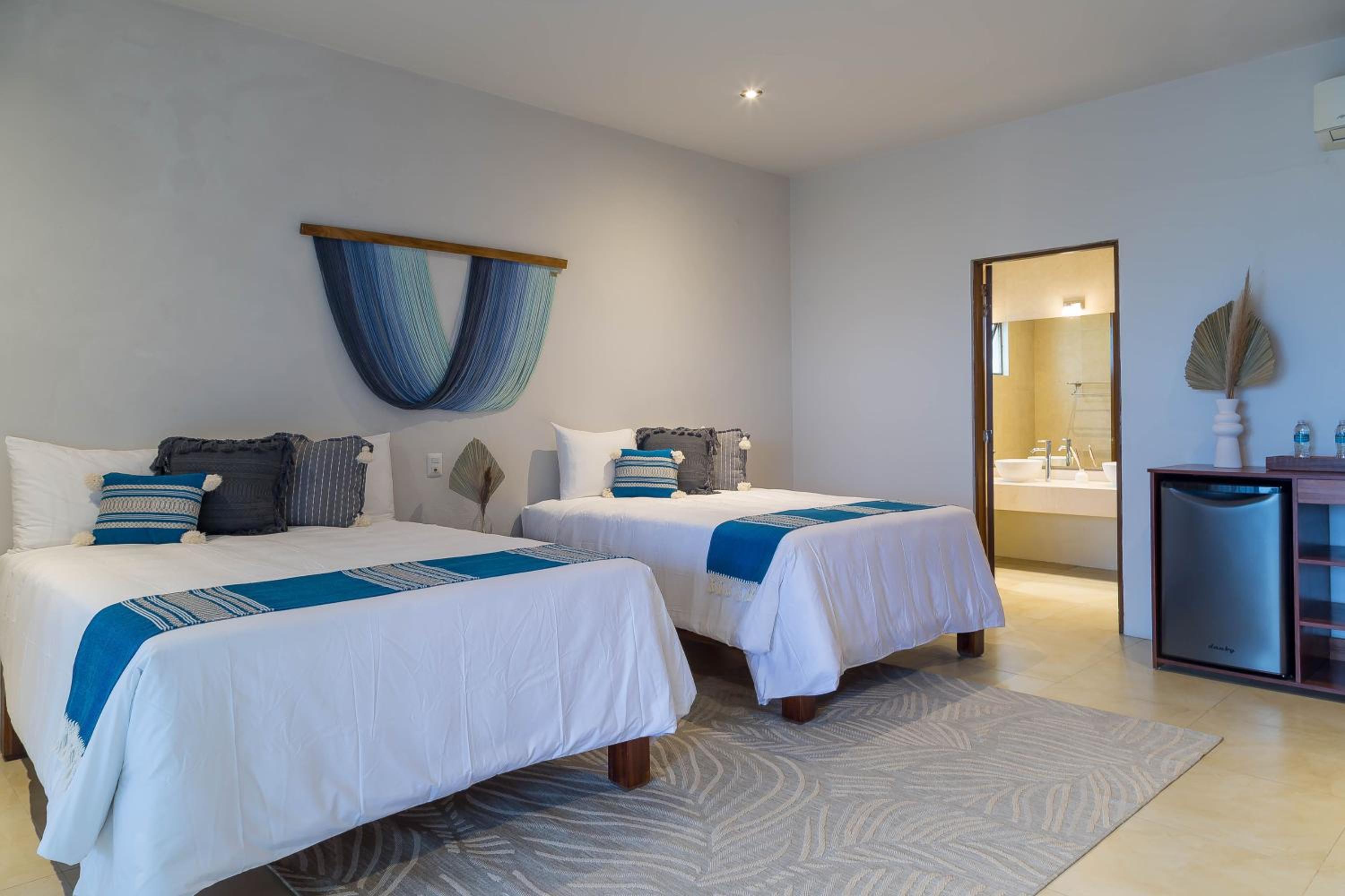 Double Room with Sea View - Photo 3