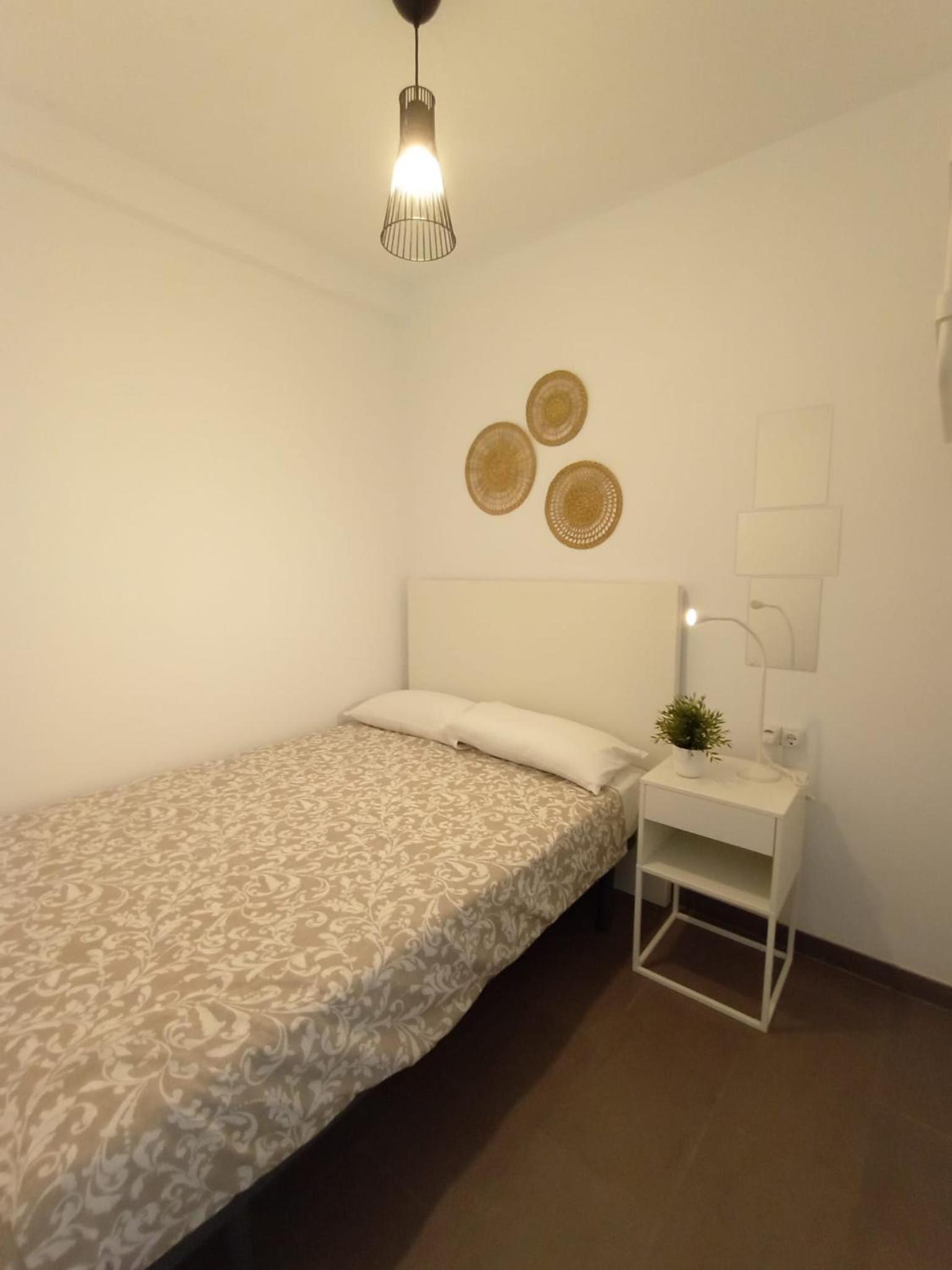 Habitación individual con baño compartido