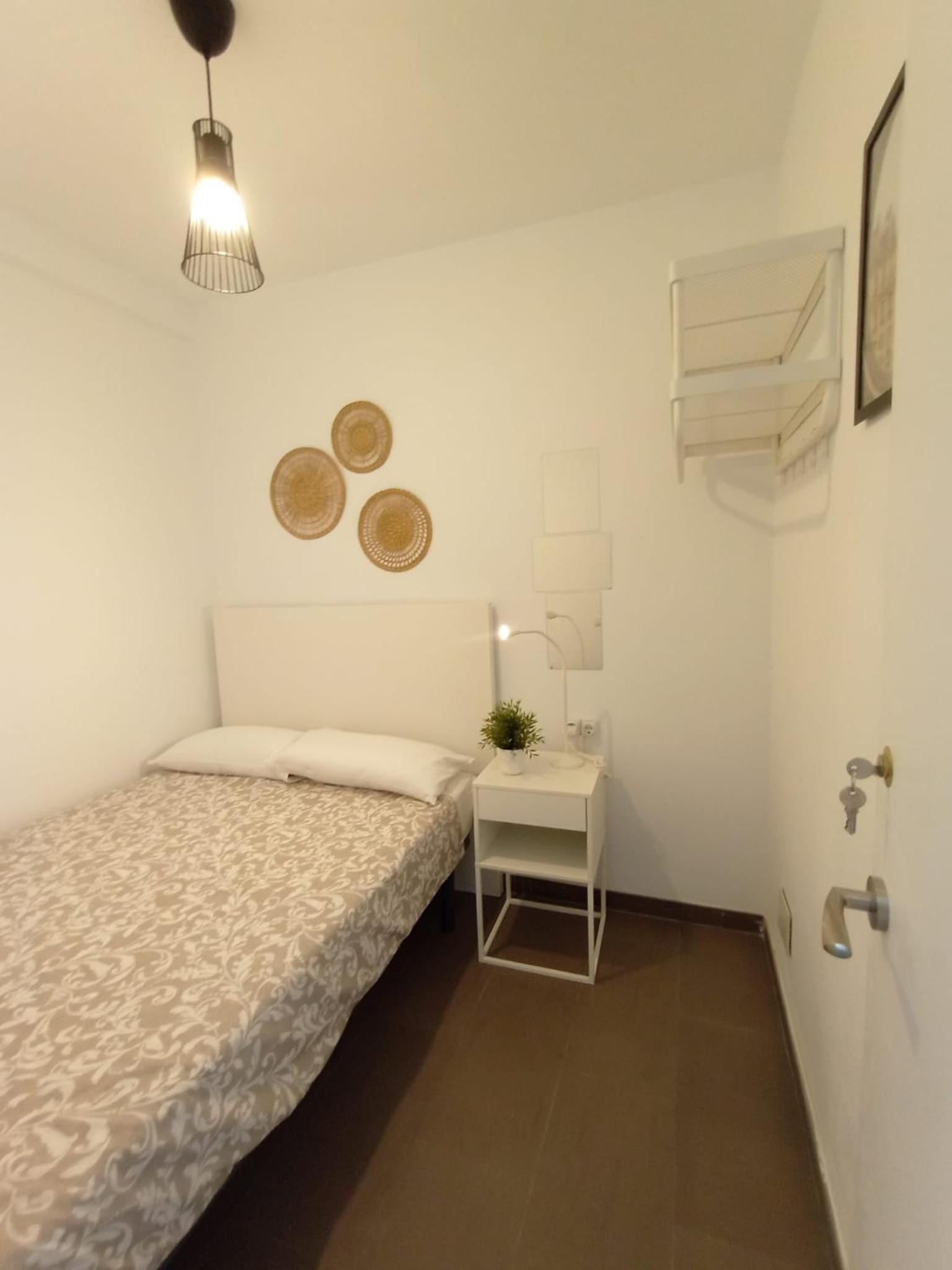 Single Room With Shared Bathroom photo 3