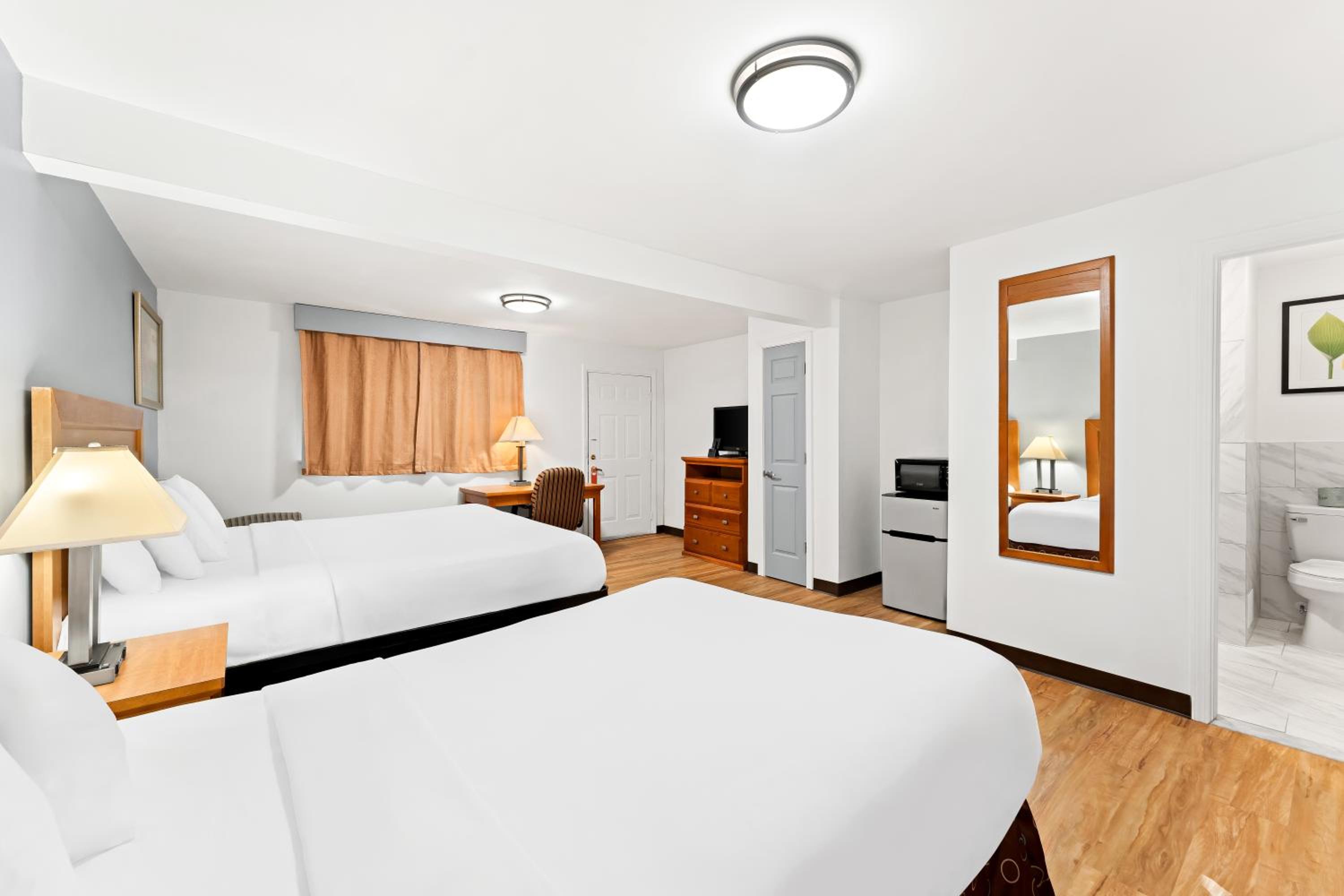 Queen Room with Two Queen Beds - Photo 3