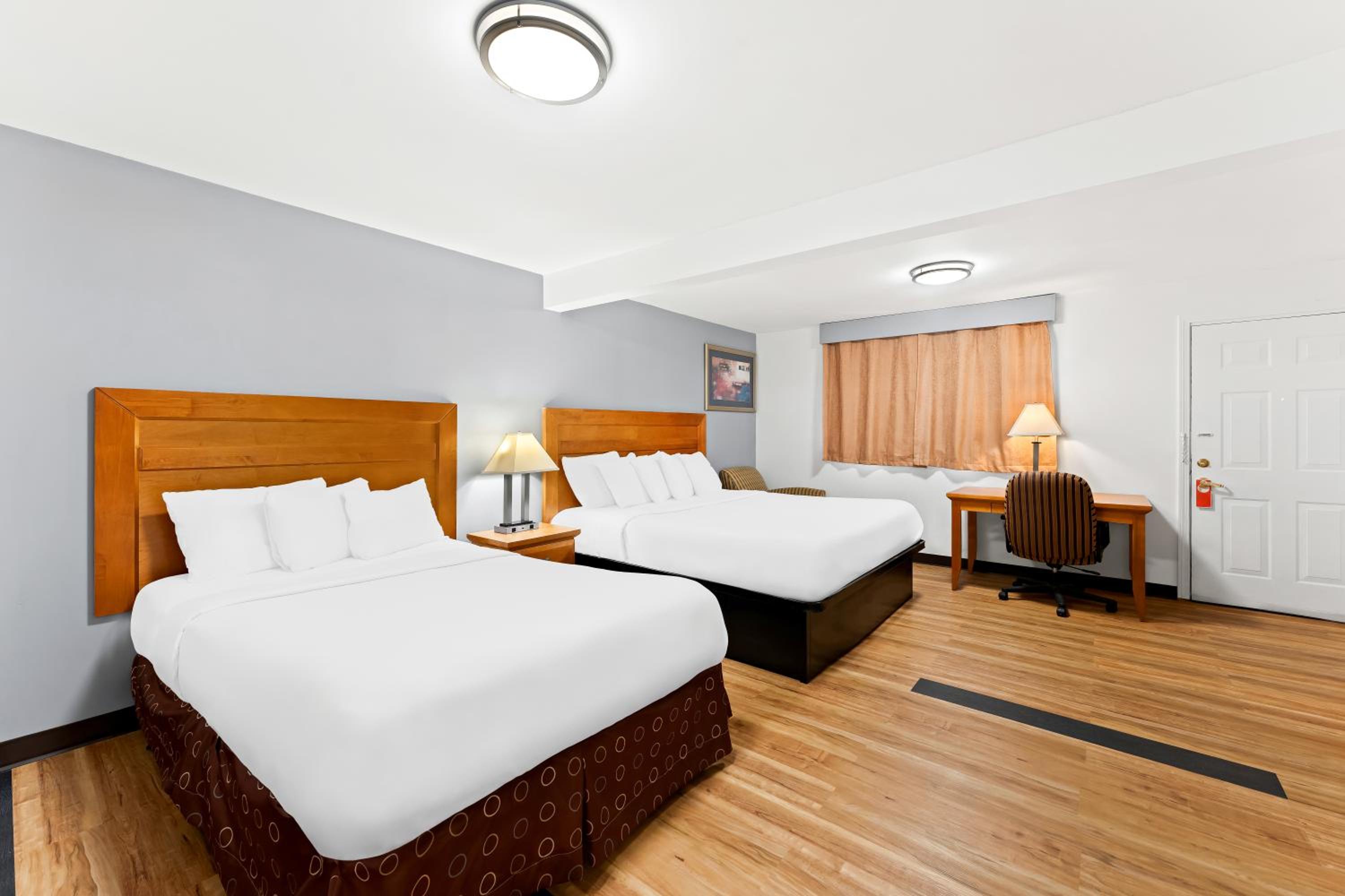 Queen Room with Two Queen Beds - Photo 2
