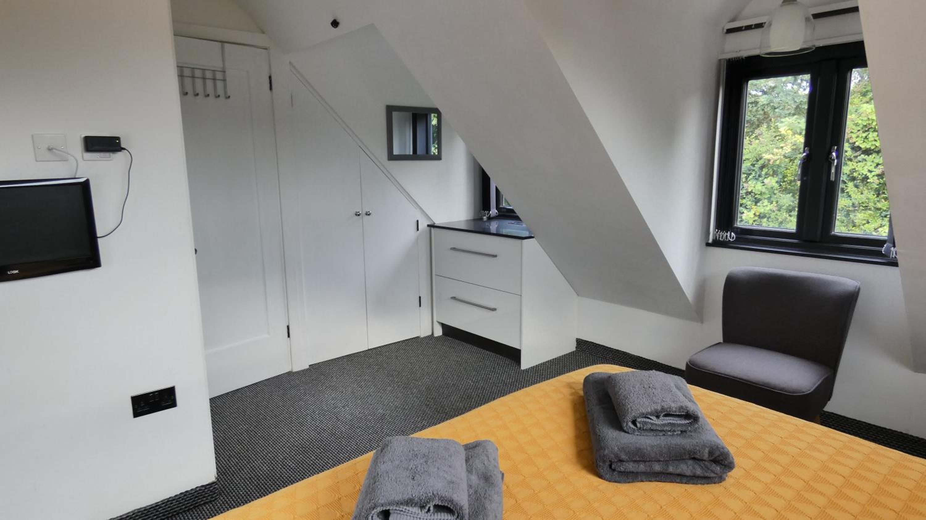 One-Bedroom House photo 1