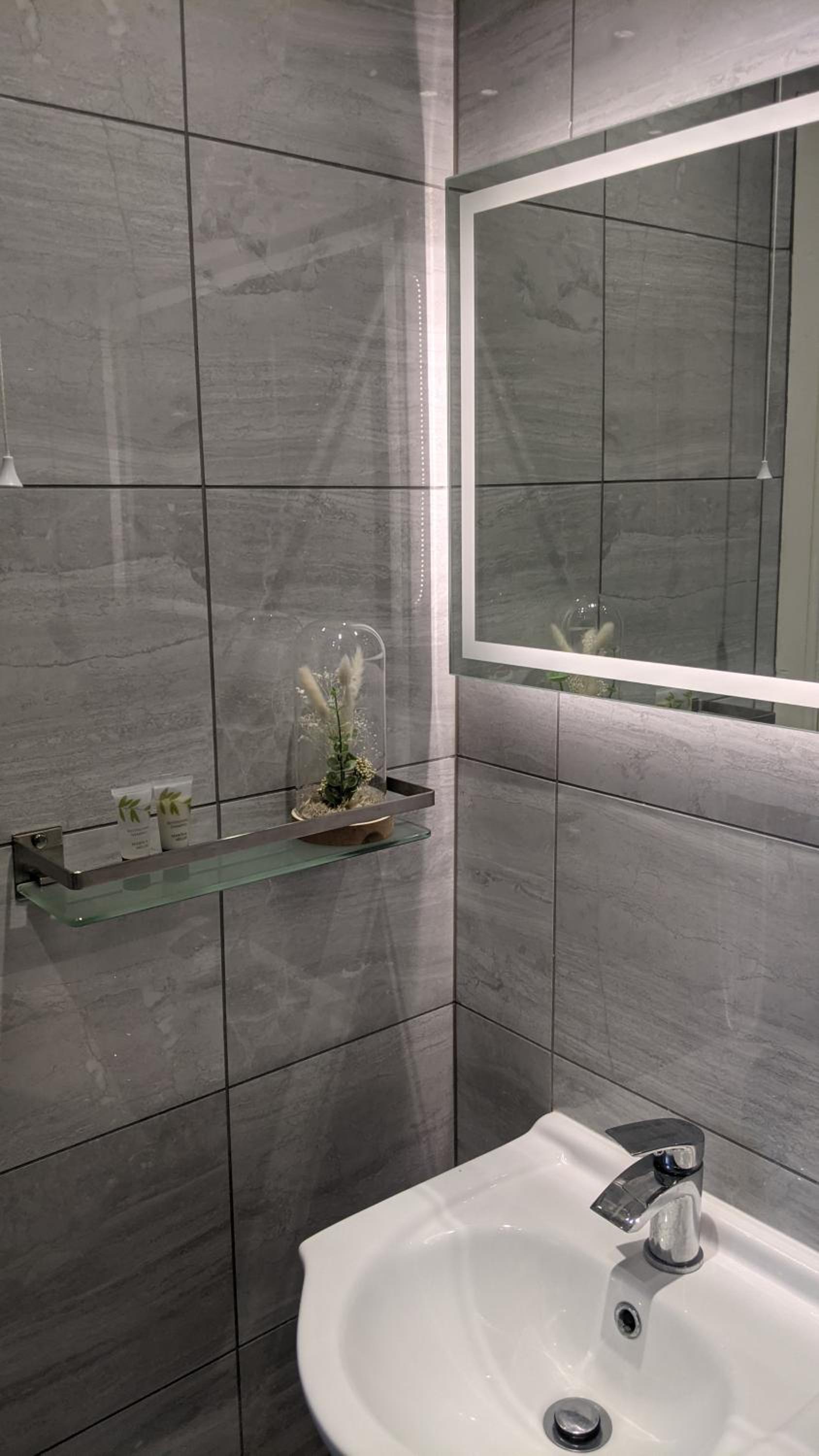 Double Room - Photo 16