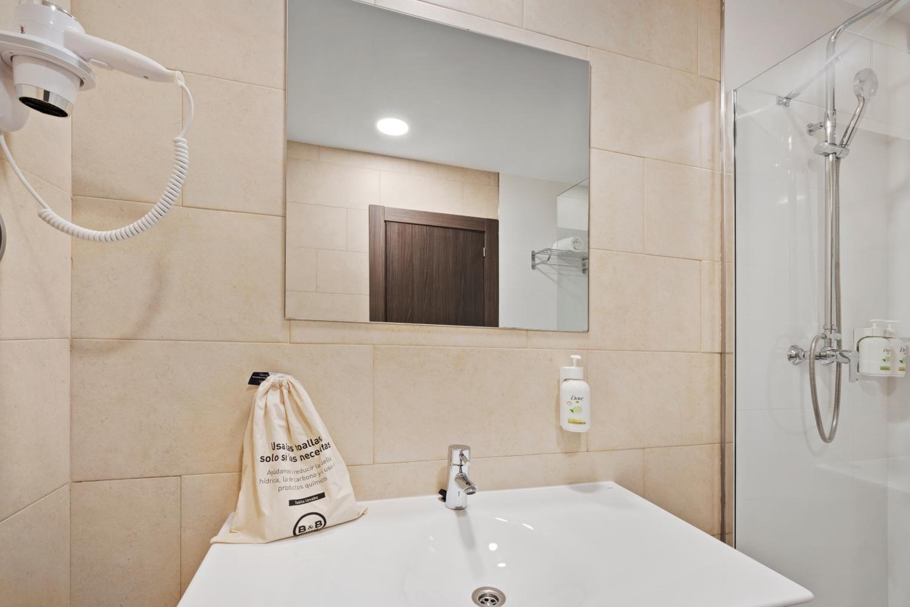 Double Room - Photo 4