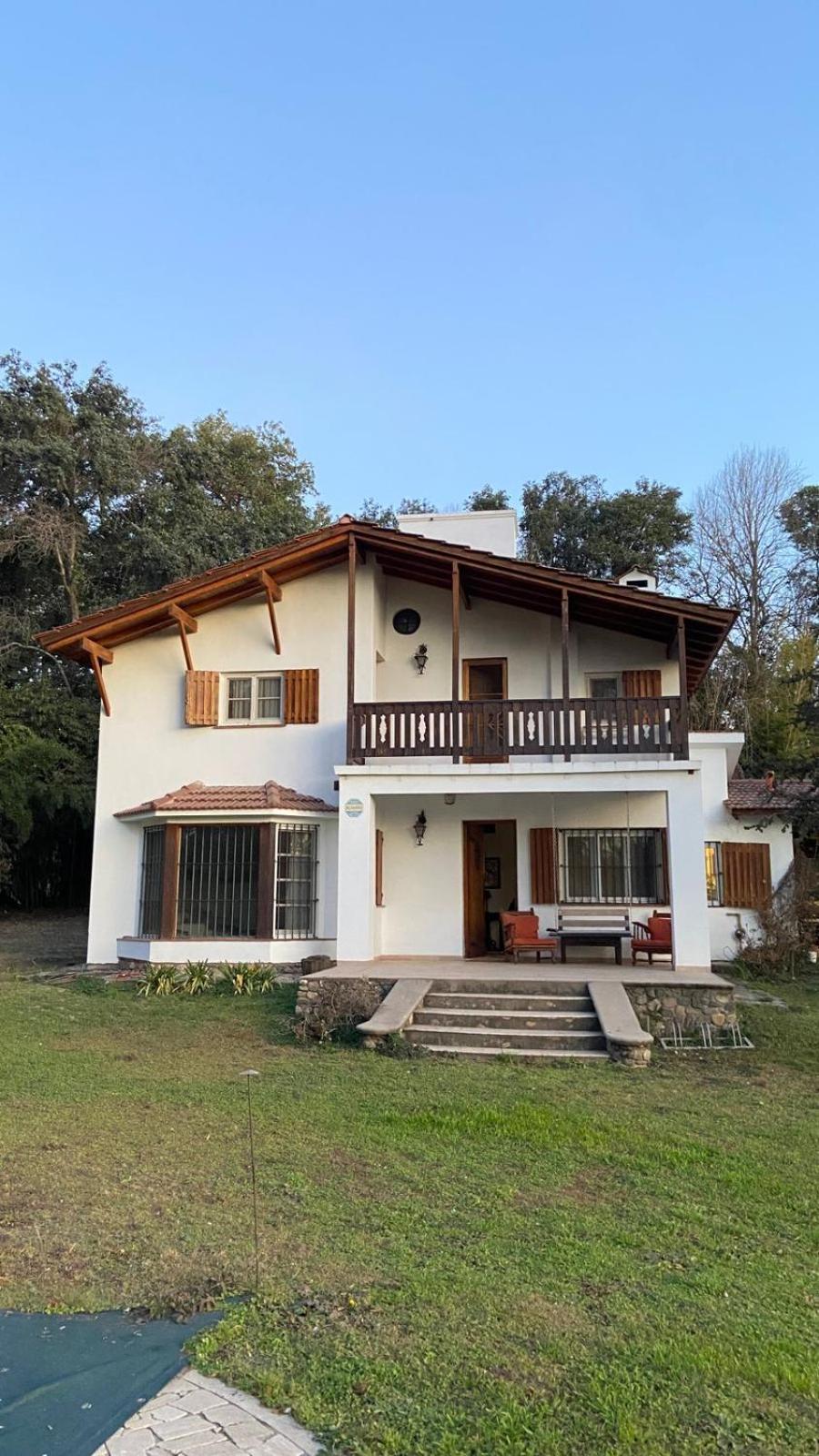 Three-Bedroom House photo 2