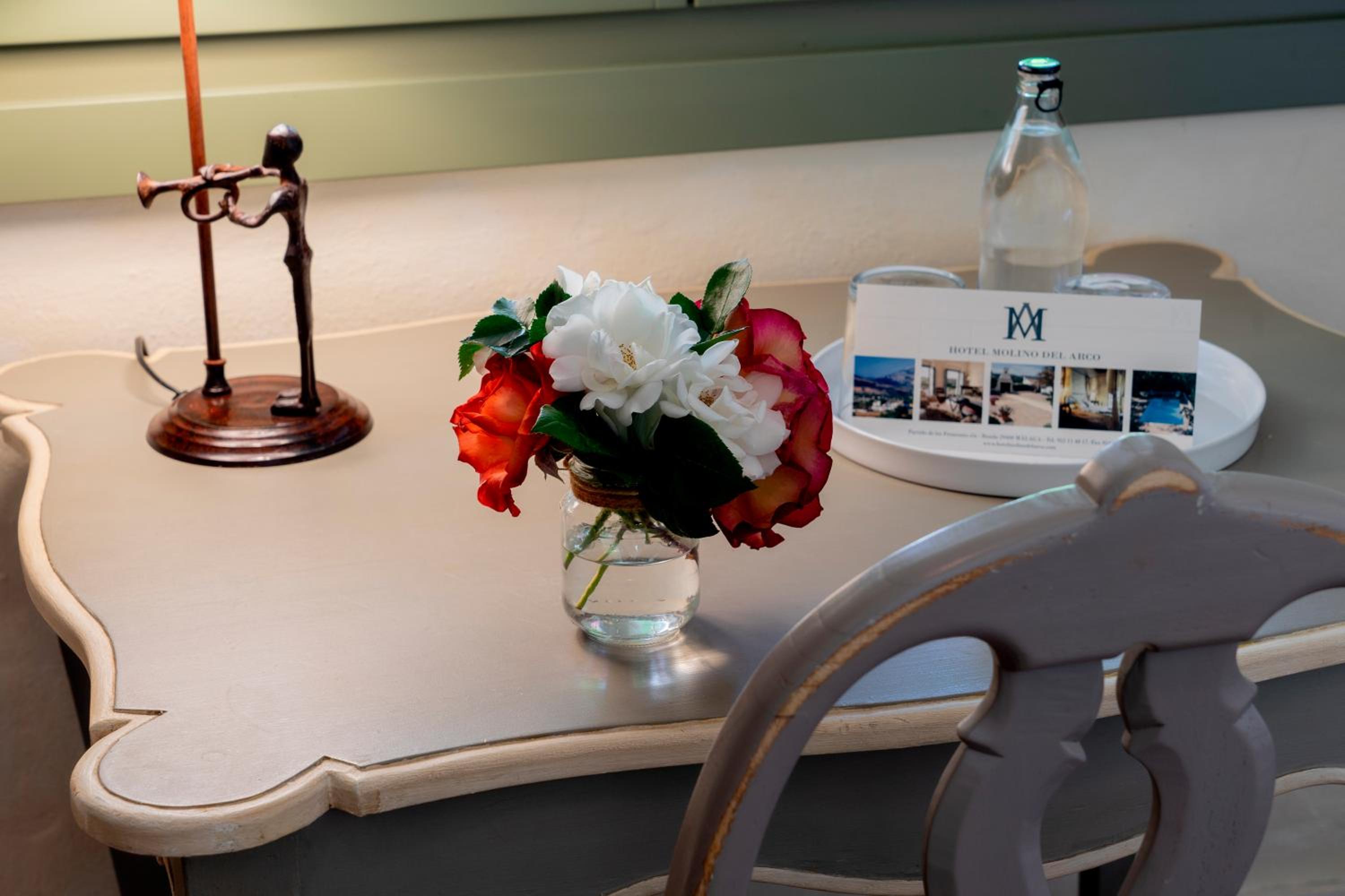 Superior Family Room - Photo 7