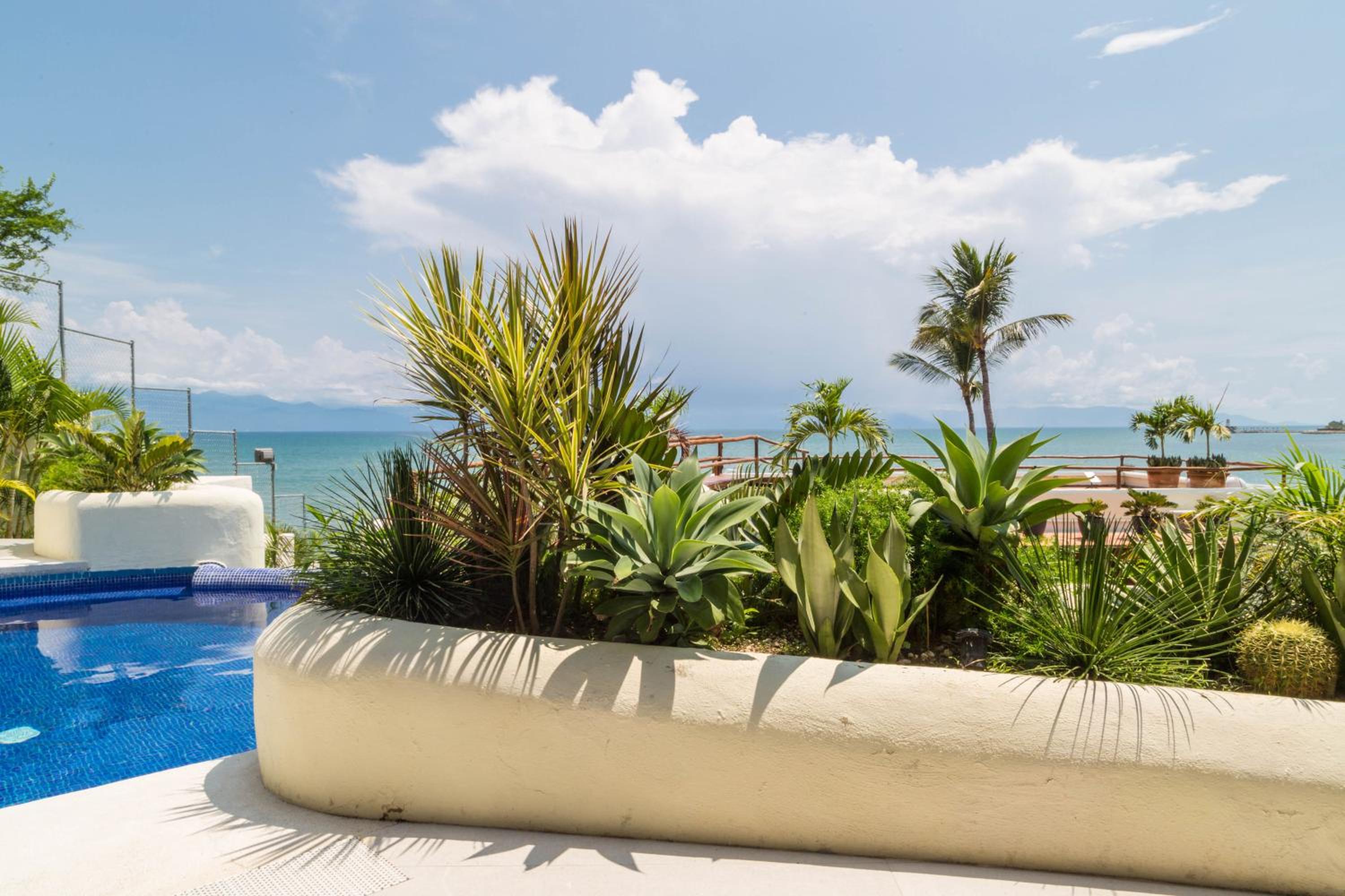 Junior Suite with Sea View - Photo 2