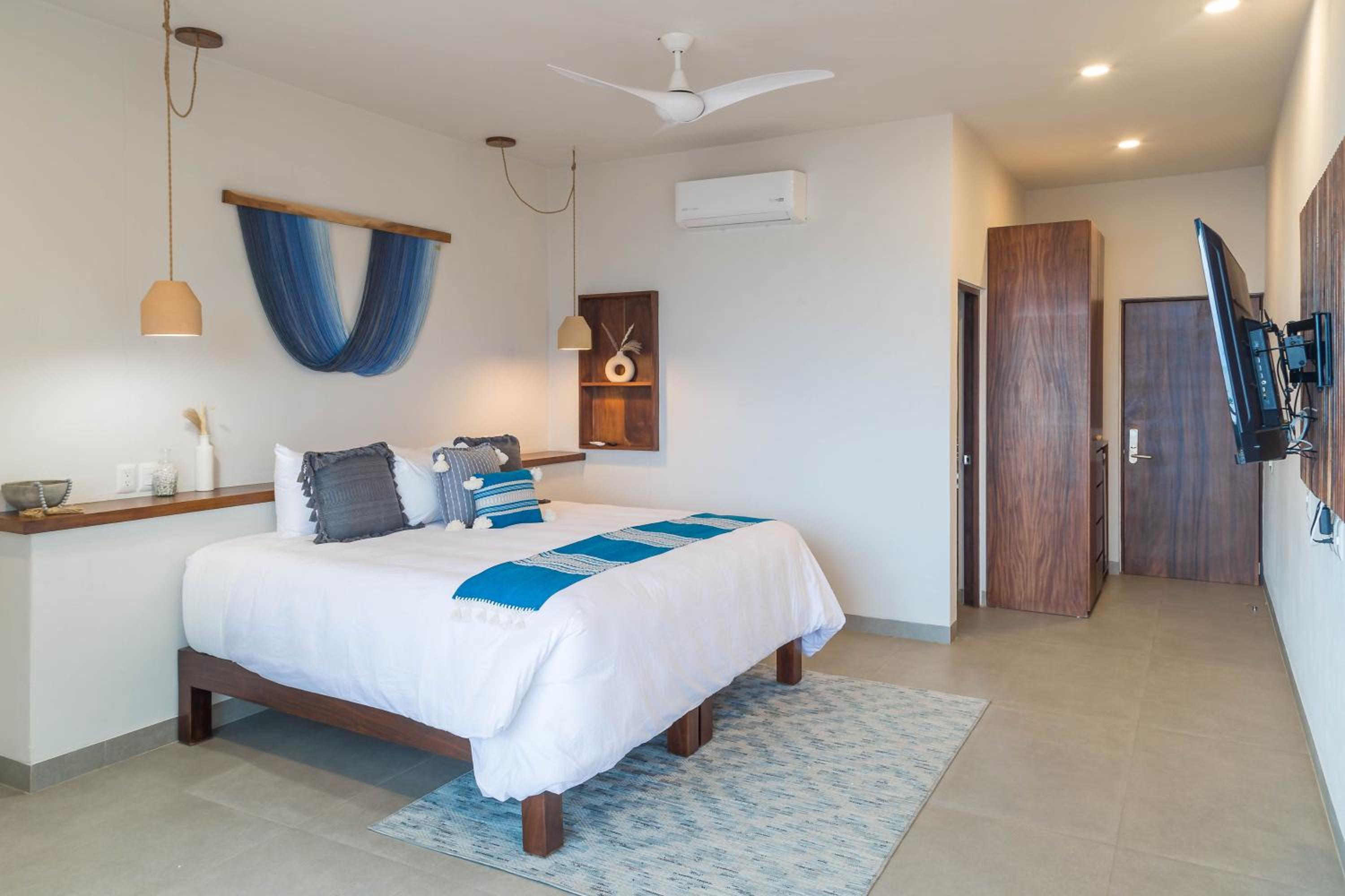 Junior Suite with Sea View - Photo 7