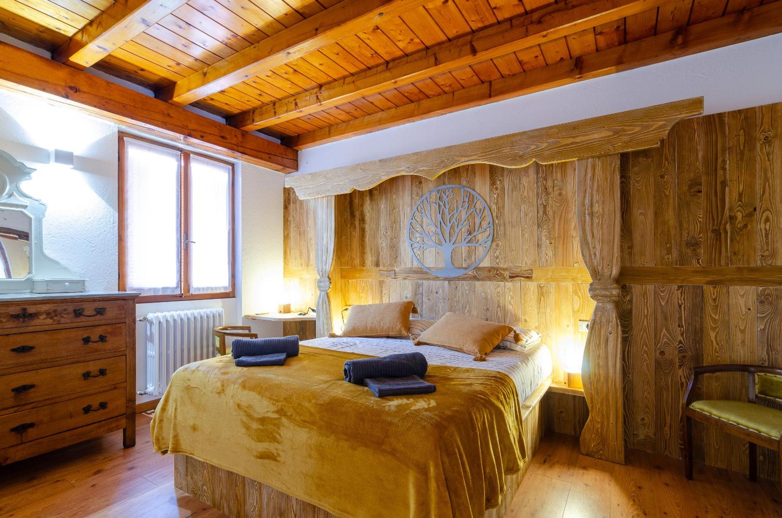 Deluxe One-Bedroom Apartment with Garden View photo 1