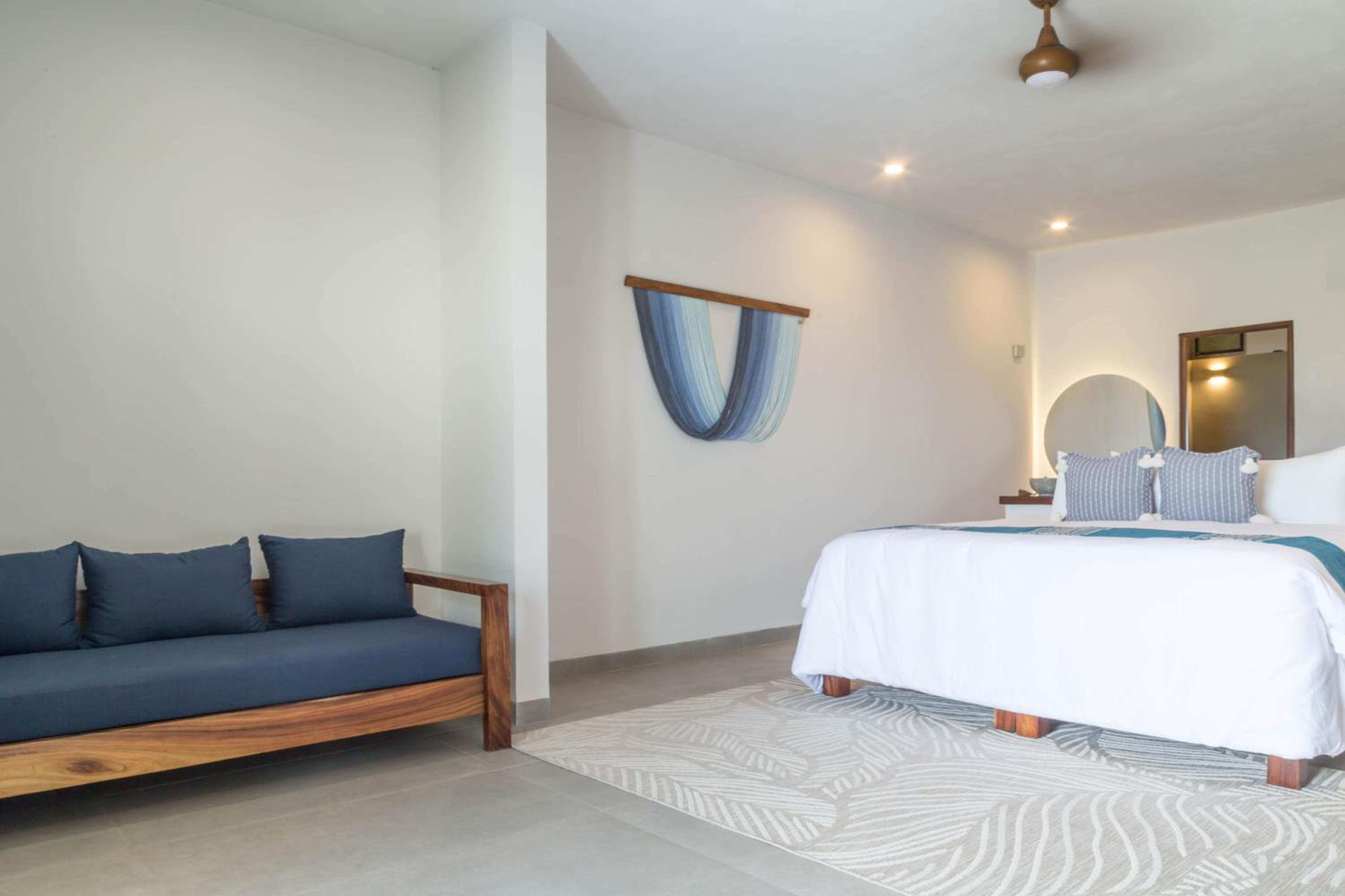 Junior Suite with Sea View and Jacuzzi - Photo 2