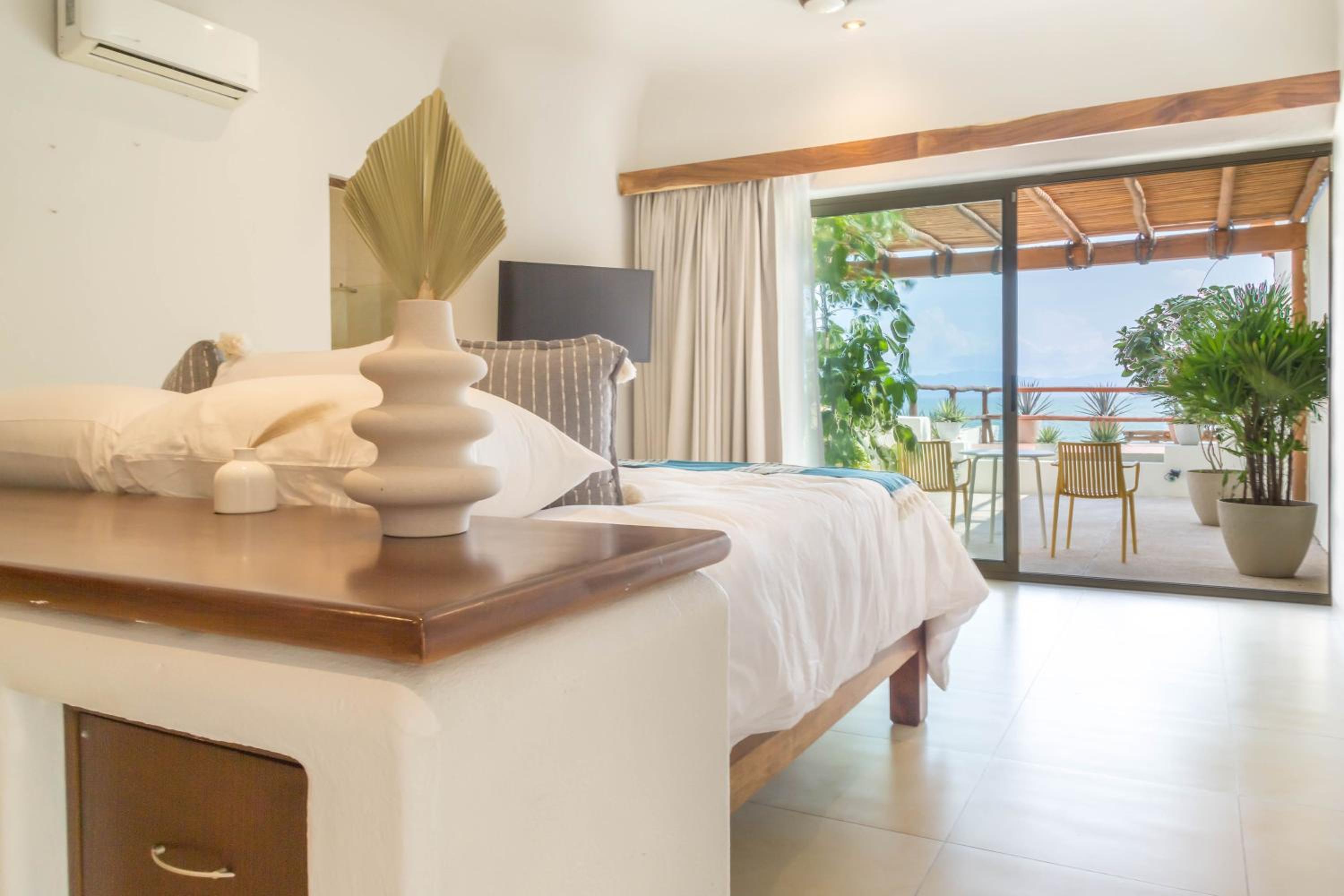 Junior Suite with Sea View and Jacuzzi - Photo 9