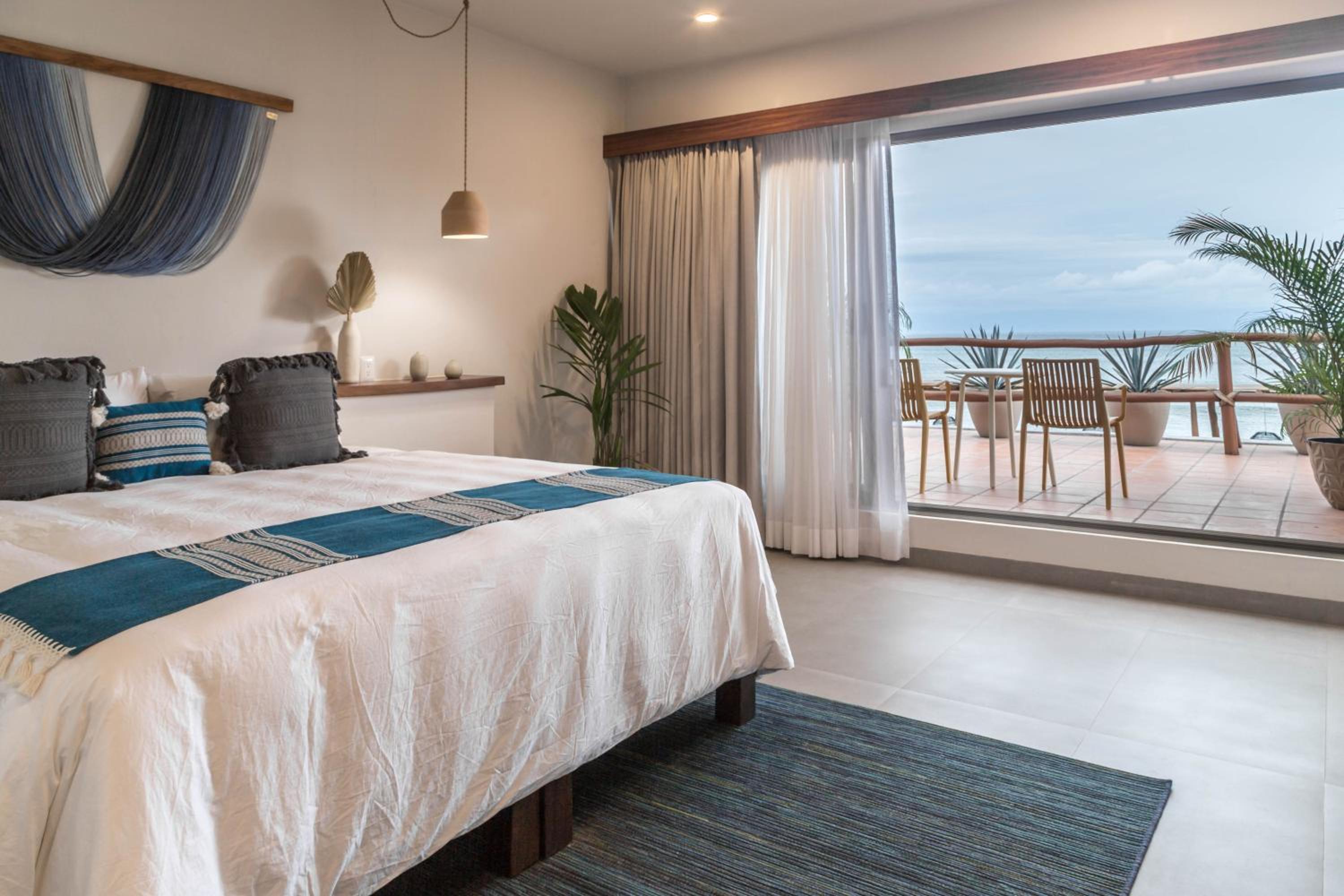 Junior Suite with Sea View and Jacuzzi - Photo 8
