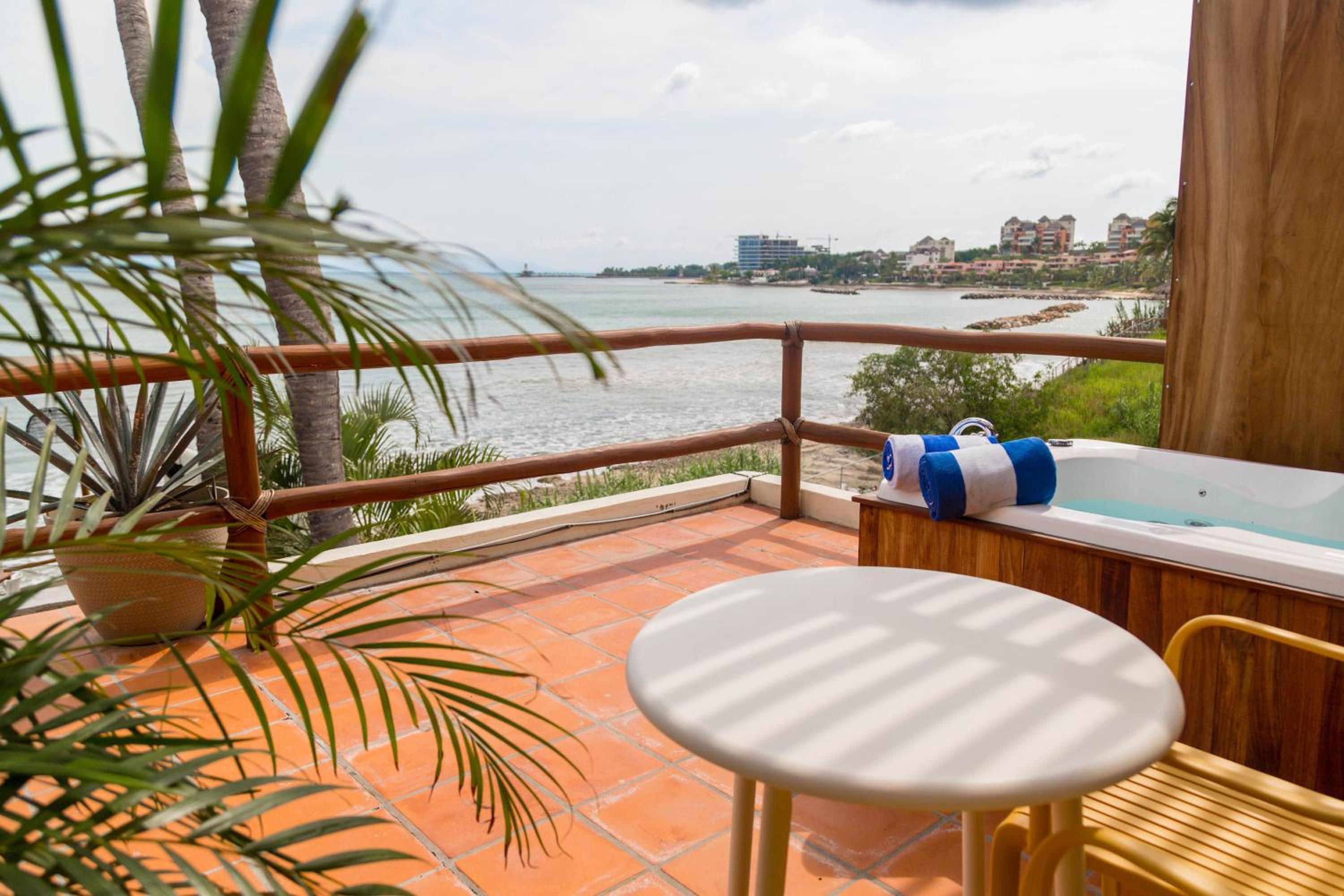 Junior Suite with Sea View and Jacuzzi - Photo 6