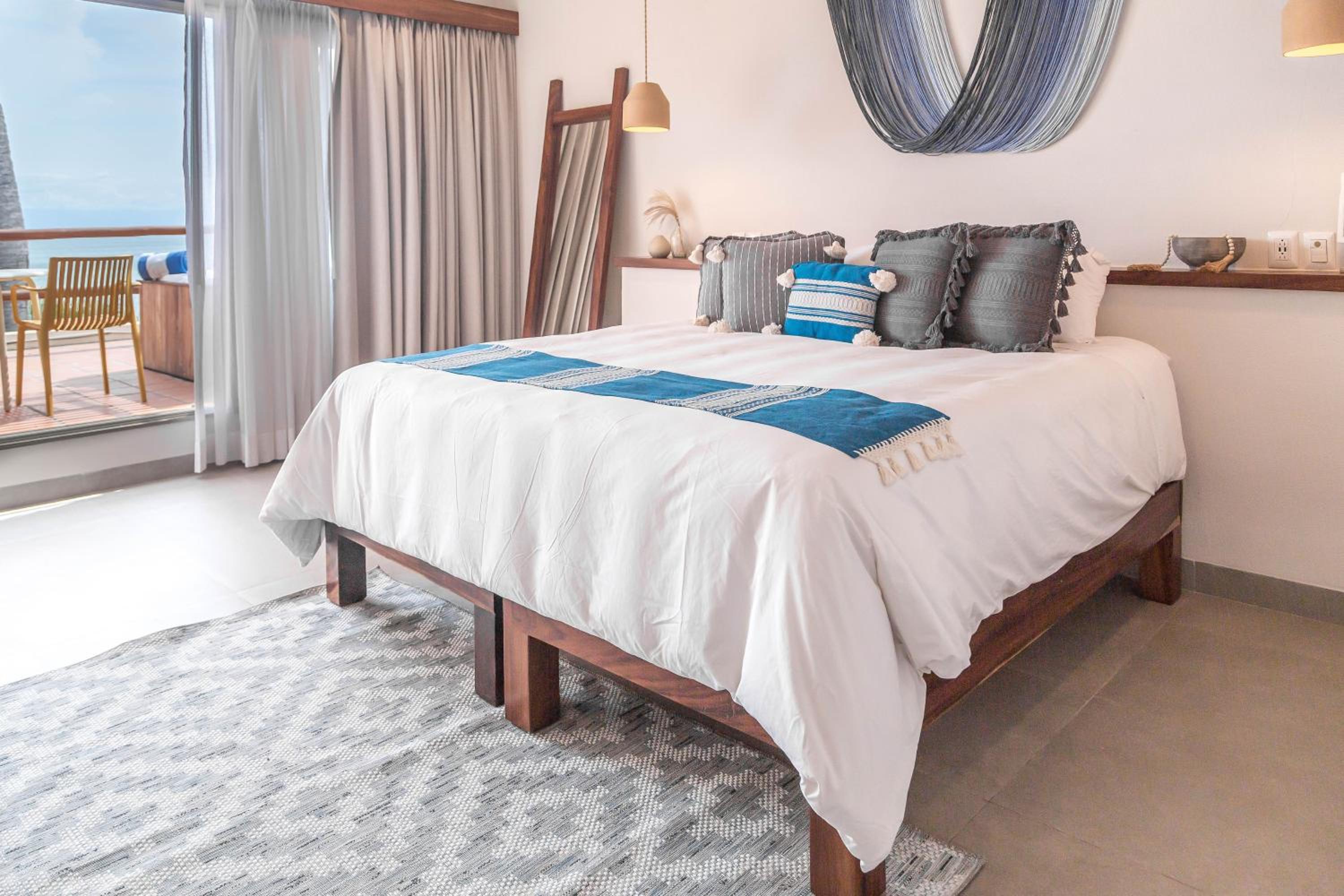 Junior Suite with Sea View and Jacuzzi - Photo 1