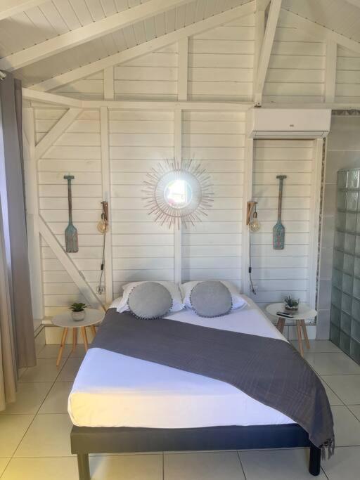 One-Bedroom House photo 1