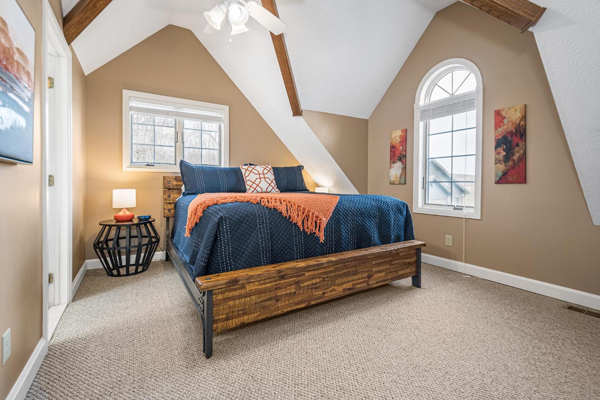 Five-Bedroom House photo 2