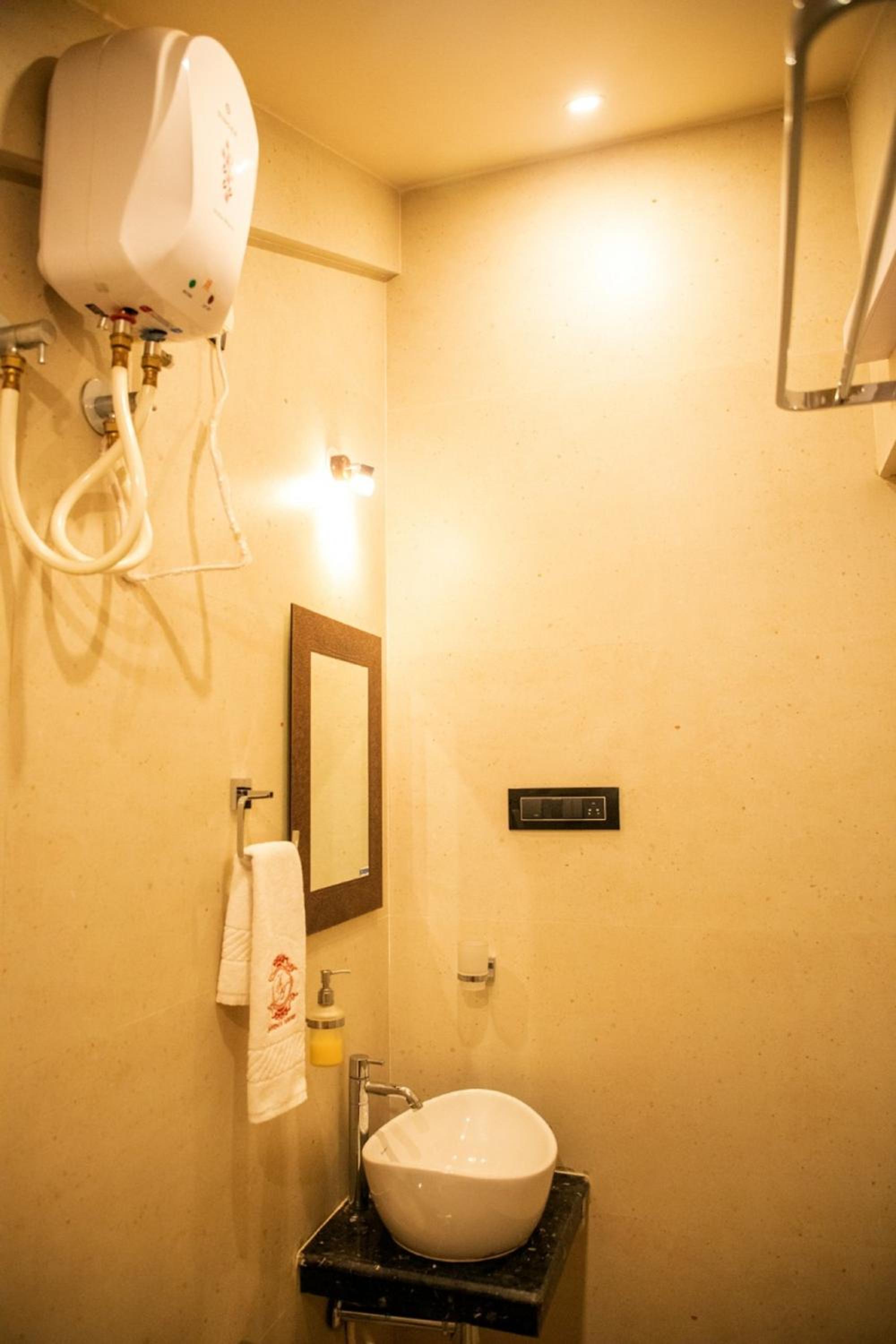 Deluxe Room - Photo 8