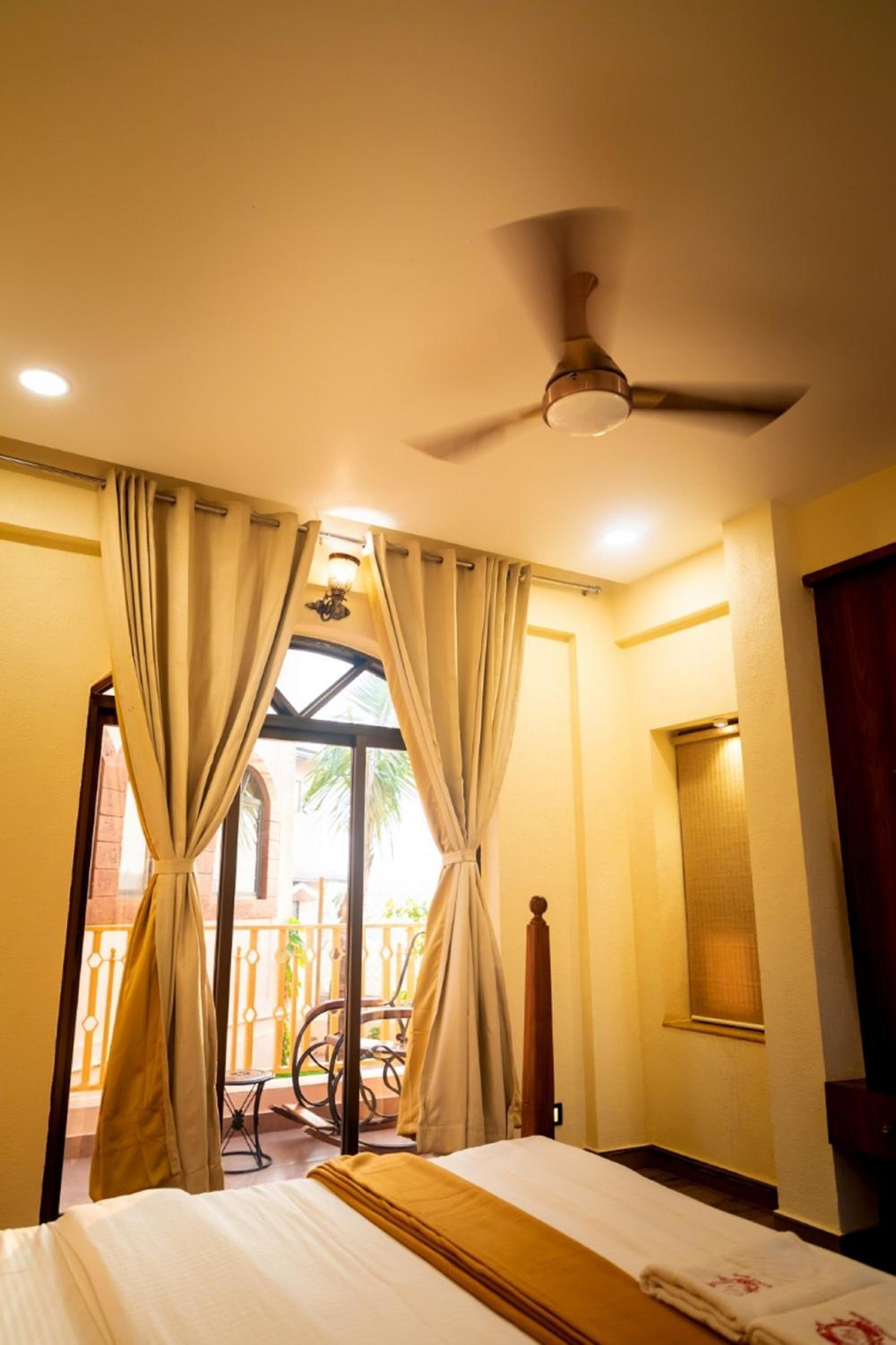 Deluxe Room - Photo 5