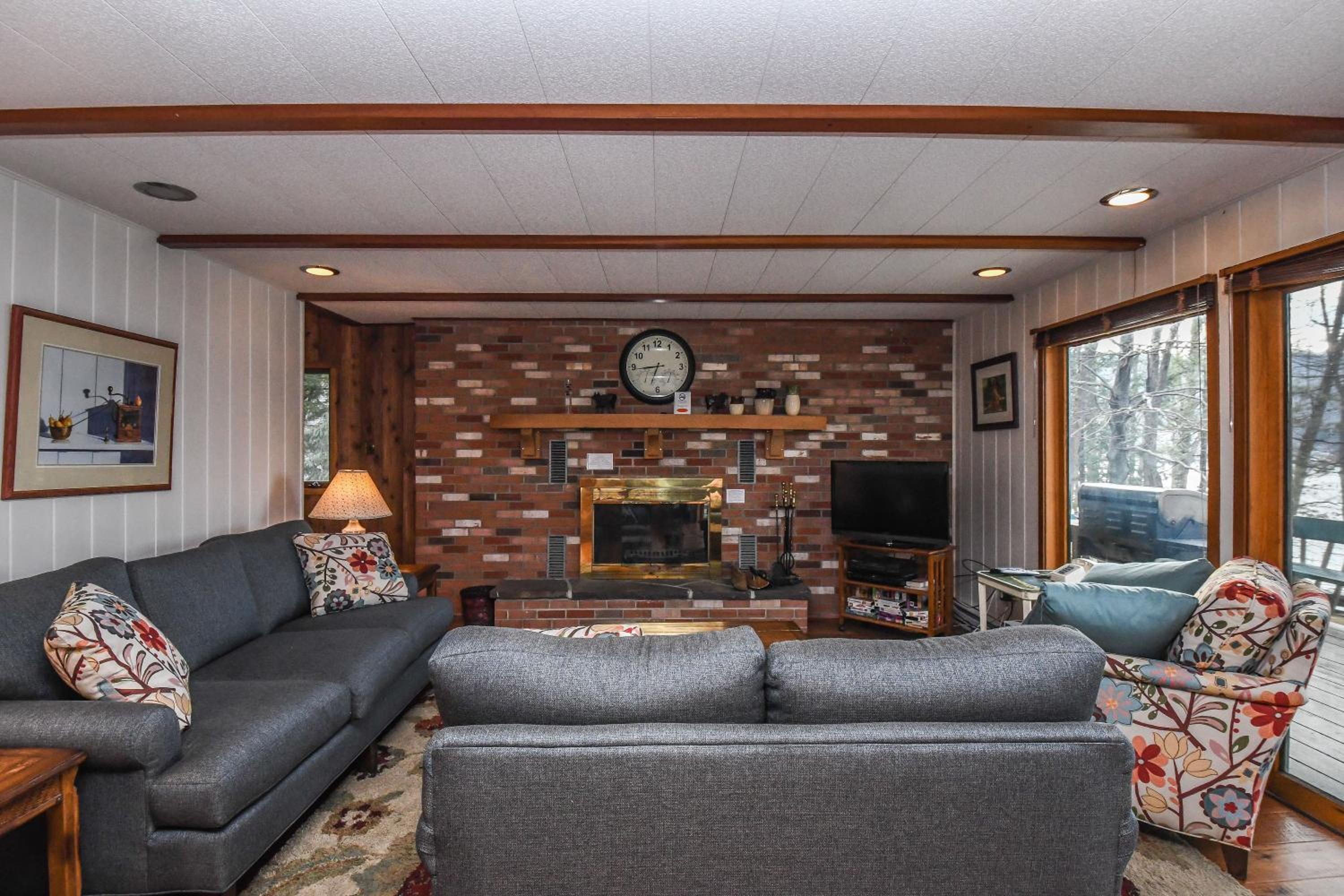 Five-Bedroom House photo 1