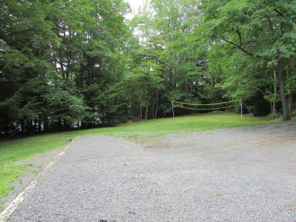 Five-Bedroom House photo 2